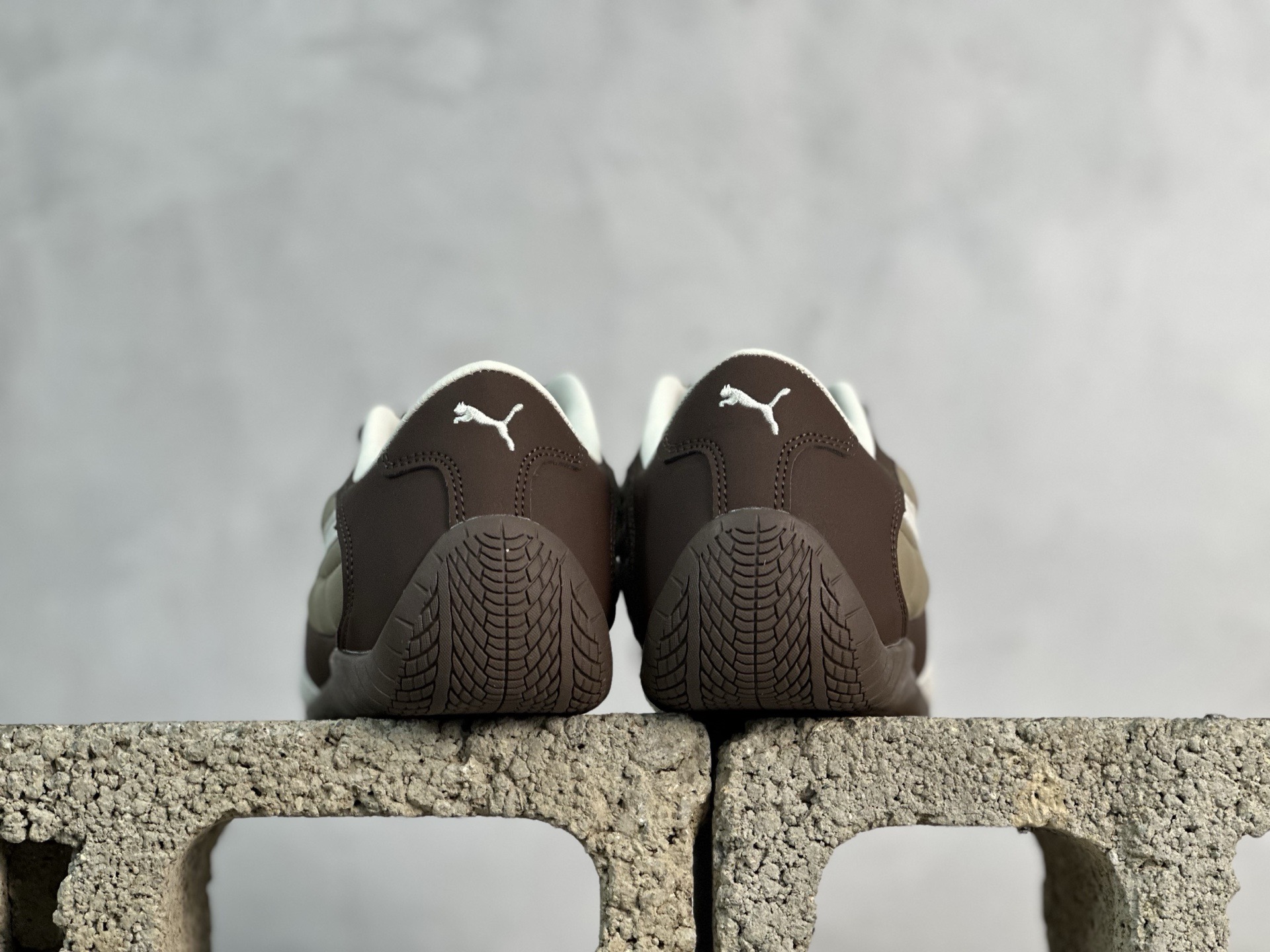 💰150 放店私
XL版Puma Bella Low 贝拉V2系列低帮薄底德训复古风经典百搭休闲慢跑鞋
货号：403429-01
尺码：36 37 37.5 38 38.5 39 40 40.5 41 42 42.5 43 44 45