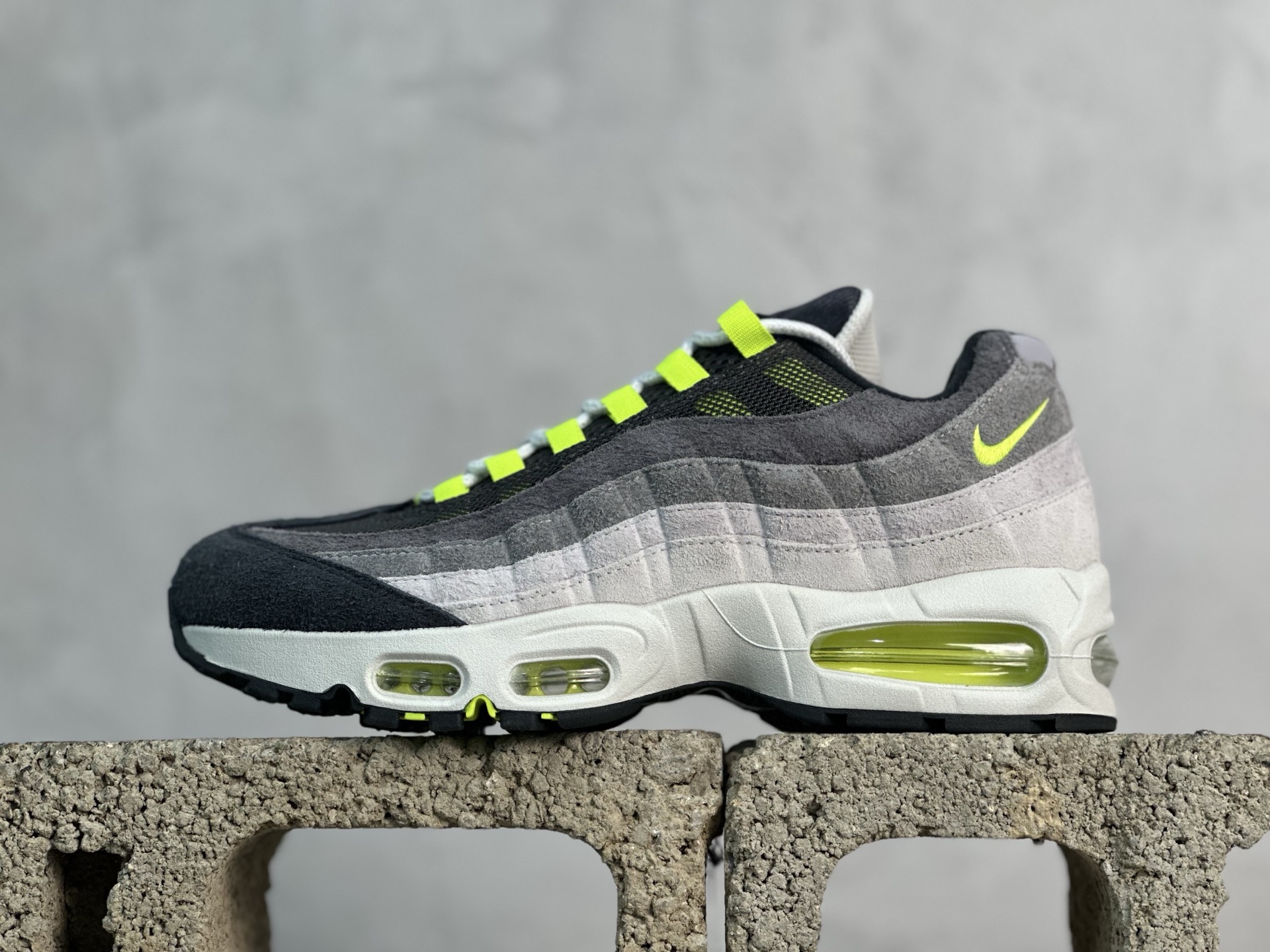 GX💰350 放店私
顶级纯原 完美复刻   Nike SB x Nike Air Max 95 “Summit White/Photon Dust”浅灰色

货号：HF7545-100