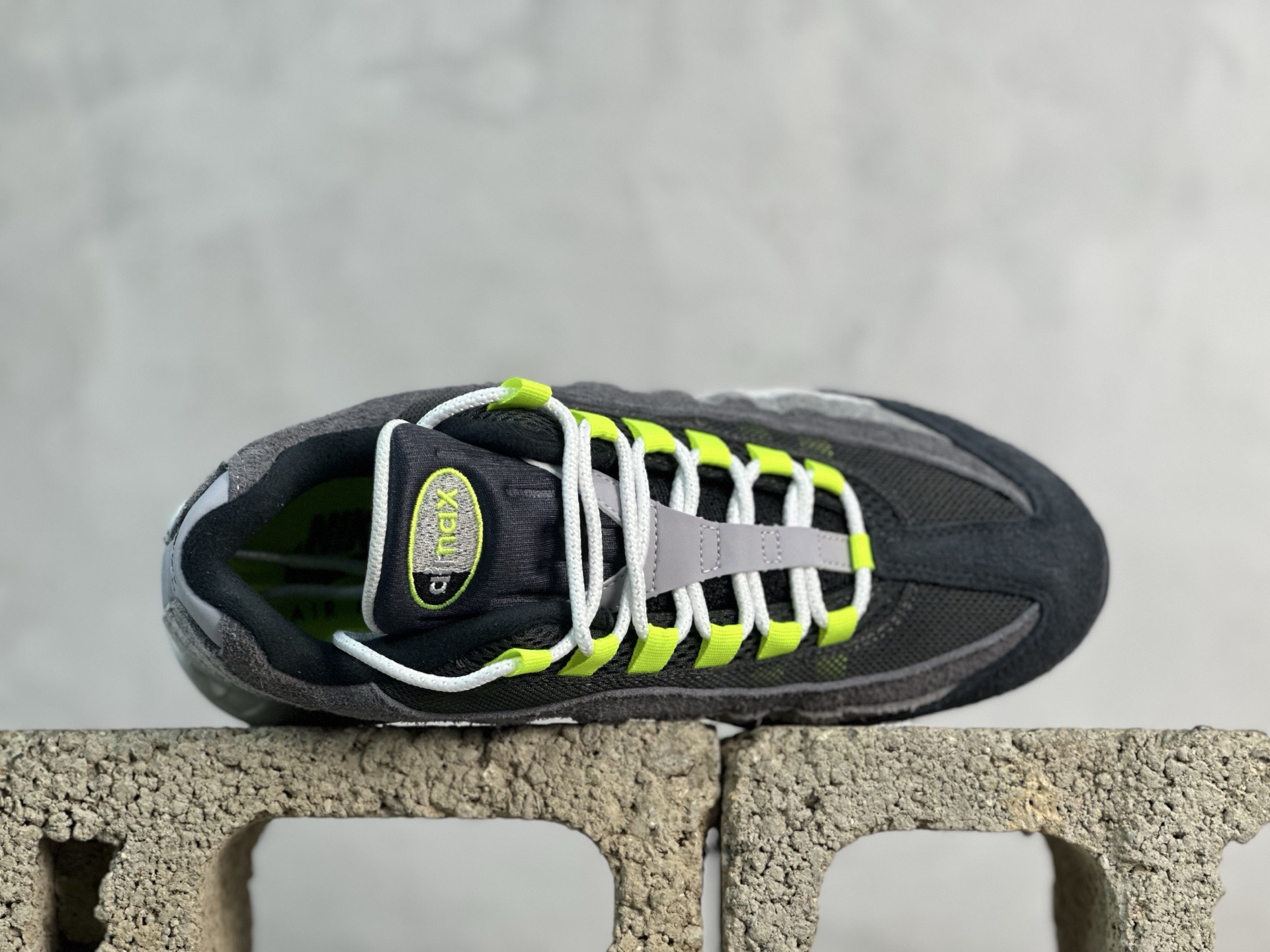 GX💰350 放店私
顶级纯原 完美复刻   Nike SB x Nike Air Max 95 “Summit White/Photon Dust”浅灰色

货号：HF7545-100