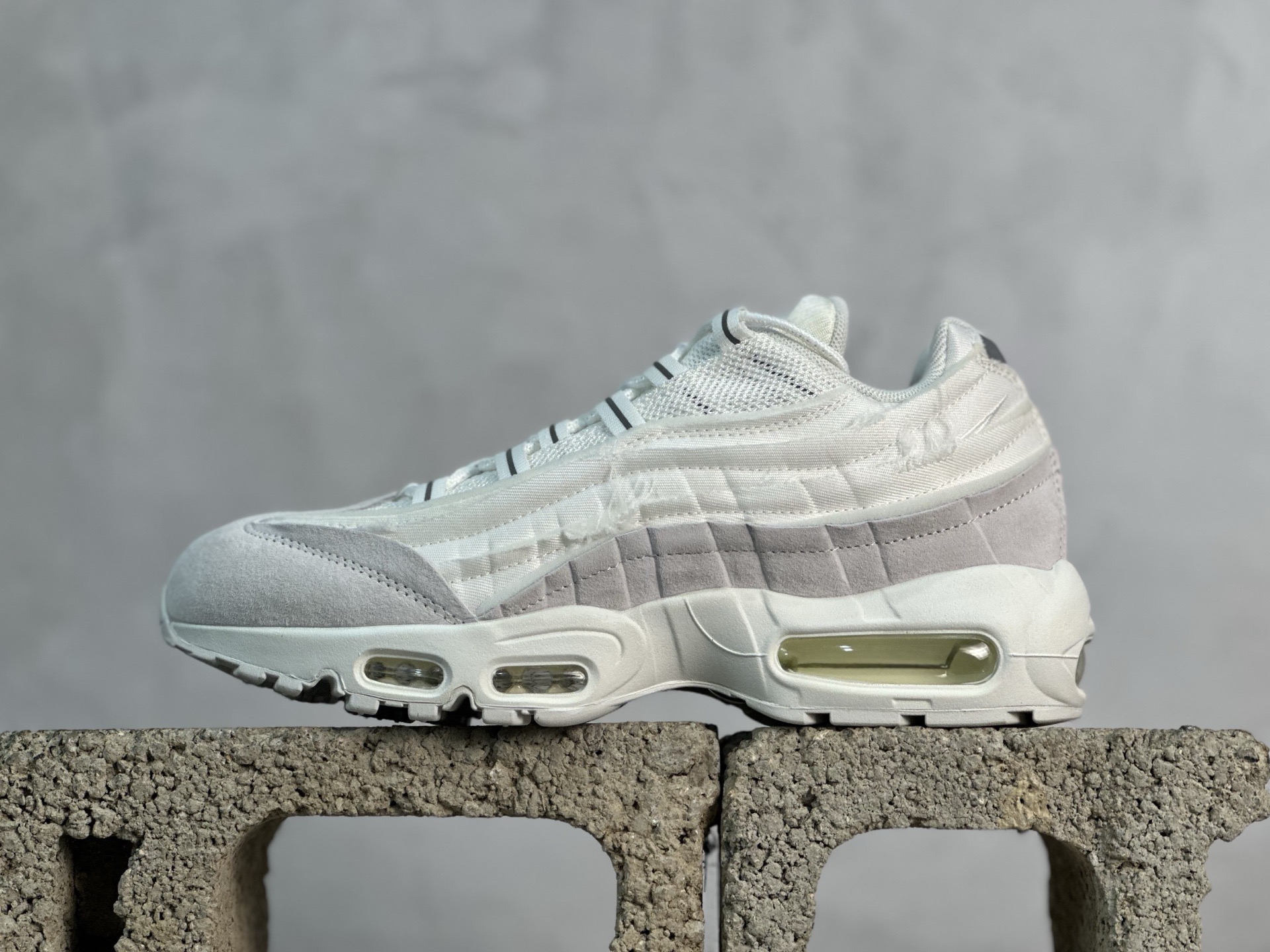 GX💰350 放店私
顶级纯原 完美复刻  Nike Air Max 95 白色

货号：CU8406-100
尺码：36 36.5 37.5 38 38.5 39 40 40.5 41 42 42.5 43 44 44.5 45 46