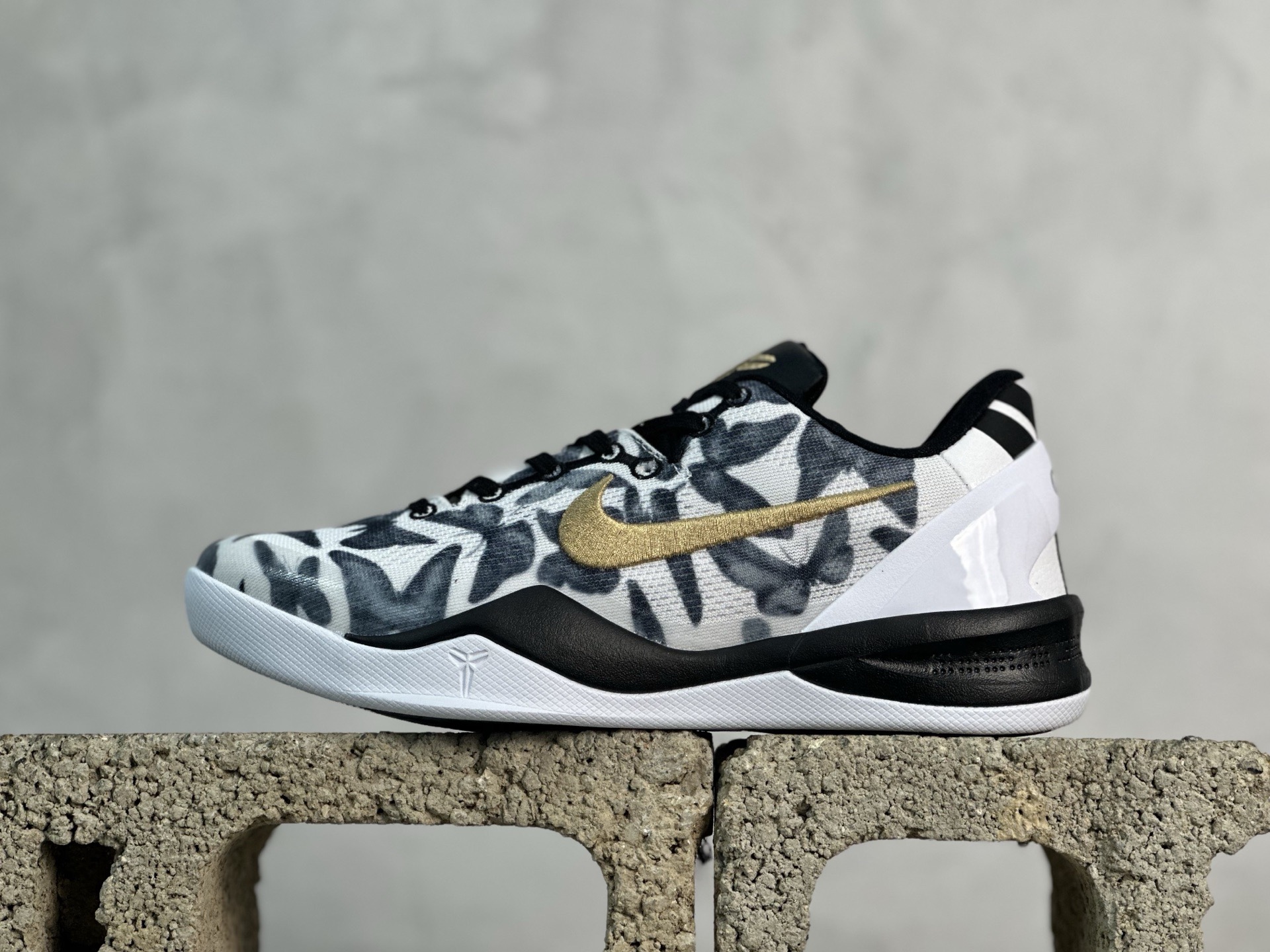 CK 放店私 Nike Kobe 8 "SYSTEM" 科比8代 男子实战篮球鞋 FV6325-100 FYD4