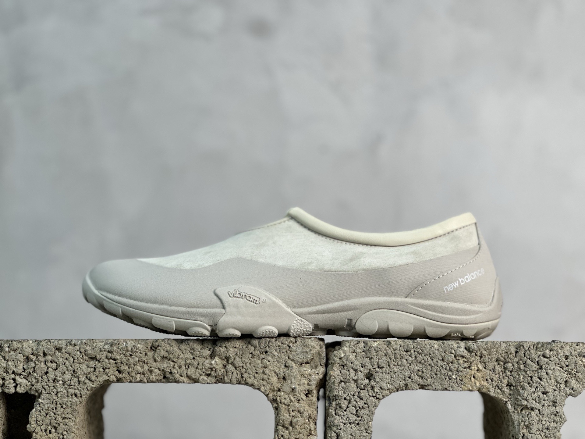 本地190💰 终端放店
GX版New Balance MT10系列 薄系扁鞋风赤足生活休闲鞋
#鞋底采用Vibram橡胶大底，赋予卓越的抓地力，适合多种地形穿着。中底采用薄薄的缓冲层，提供舒适的穿着体验。鞋身紧贴脚面，形成良好的包裹性，减少脚在鞋内的移动与摩擦。4毫米的低坡差设计更适合自然的中足落地方式，尽可能贴近地面，让穿着者能够更贴近地面，感受大自然的每一丝呼吸。
货号：MT10TTD
尺码：36 37 37.5 38 38.5 39 40 40.5 41 42 42.5 43 44 45