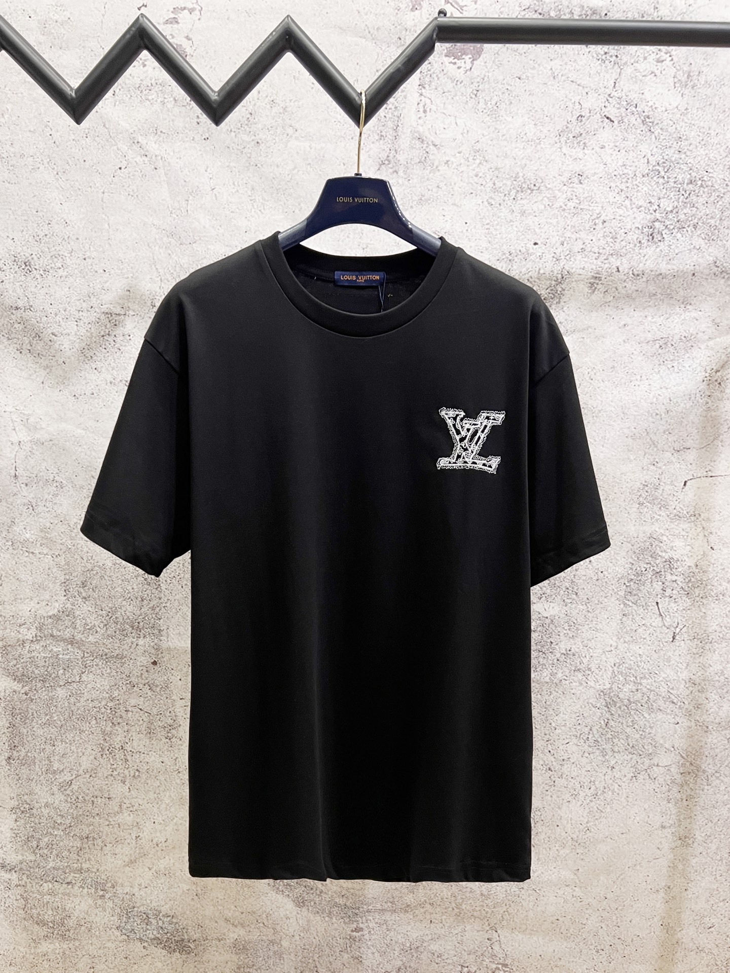 Louis Vuitton Black Cotton T-Shirt with Embroidered Logo - Casual Style