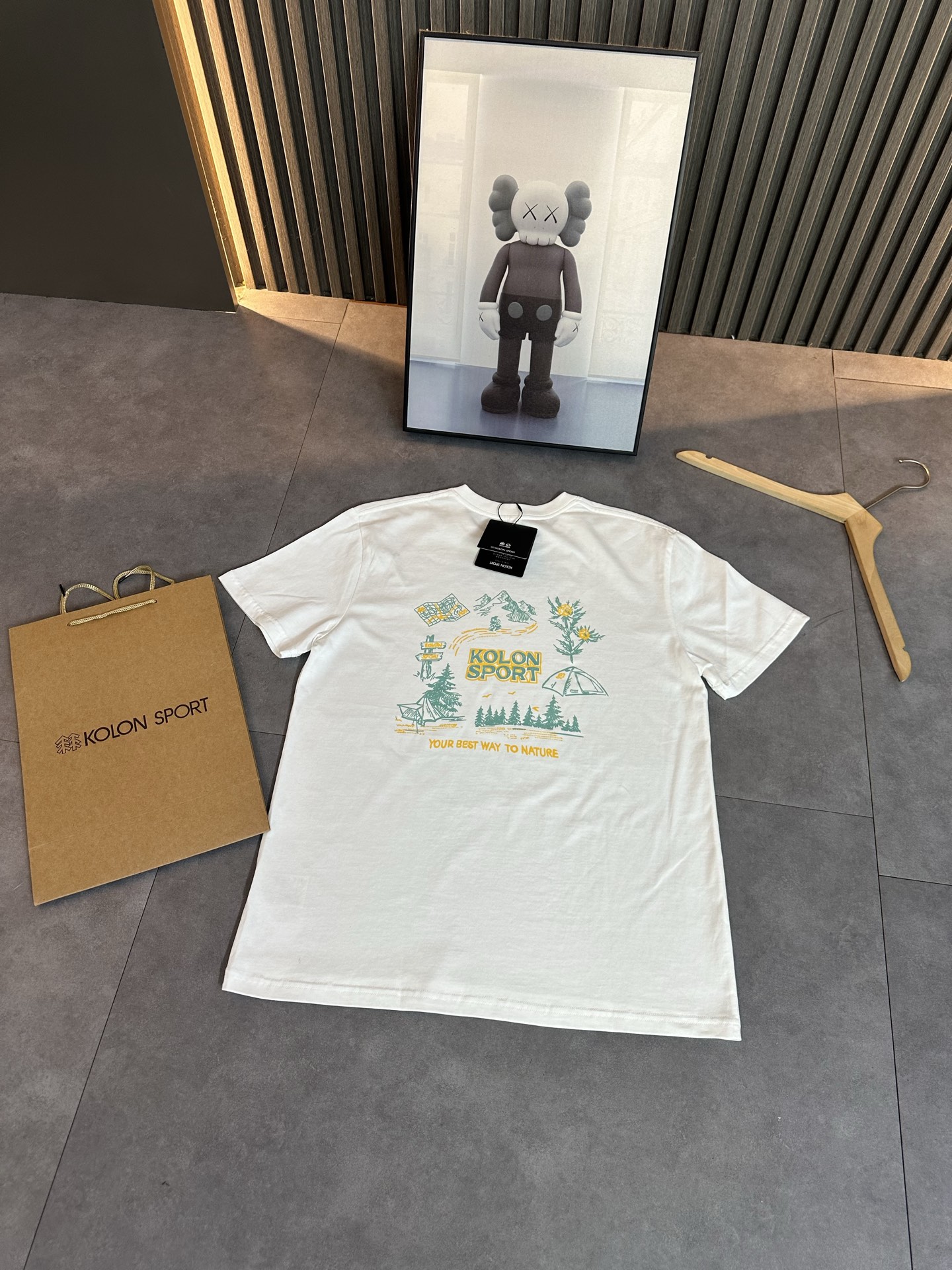 💰85
KOLONSPORT/可隆 新款 T恤纯棉短袖登场✨ 带手提袋
-Color:黑色 白色
-Size:S M L XL 2XL 3XL 4XL 5XL
代工厂原单品质,夏季节必备短袖T恤!手感细腻顺滑上身超级舒服,透气吸汗!无论版型颜色上身超级好看不花里胡哨,
百分百重工好货,精工立体裁剪,宽松的版型,百搭各种身材,完美驾驭,自留强烈推荐~不挑性别与年龄,包容又随性。让每一件衣服都独一无二,自带历经的韵味。
印花干净漂绣亮花花饱满超度好 不管是运动健身时挥洒汗水,还是日常出行逛街,它都能完美适配,百搭属性让你告别穿搭烦恼。一件T恤,多种风格,让你轻松应对各种场合,成为夏日街头最靓的仔,还不赶快入手!
- 尺码表 -
肩宽 胸围 衣长
S 40 92 64
M 42 96 66
L 44 100 69
XL 47 104 70
2XL 48 108 72
3XL 50 112 74
4XL 52 116 76
5XL 54 120 78
- 建议体重 -
S 90-110
M 110-125
L 125-140
XL 140-155
2XL 155-170
3XL 170-190
4XL 190-210
5XL 210-235