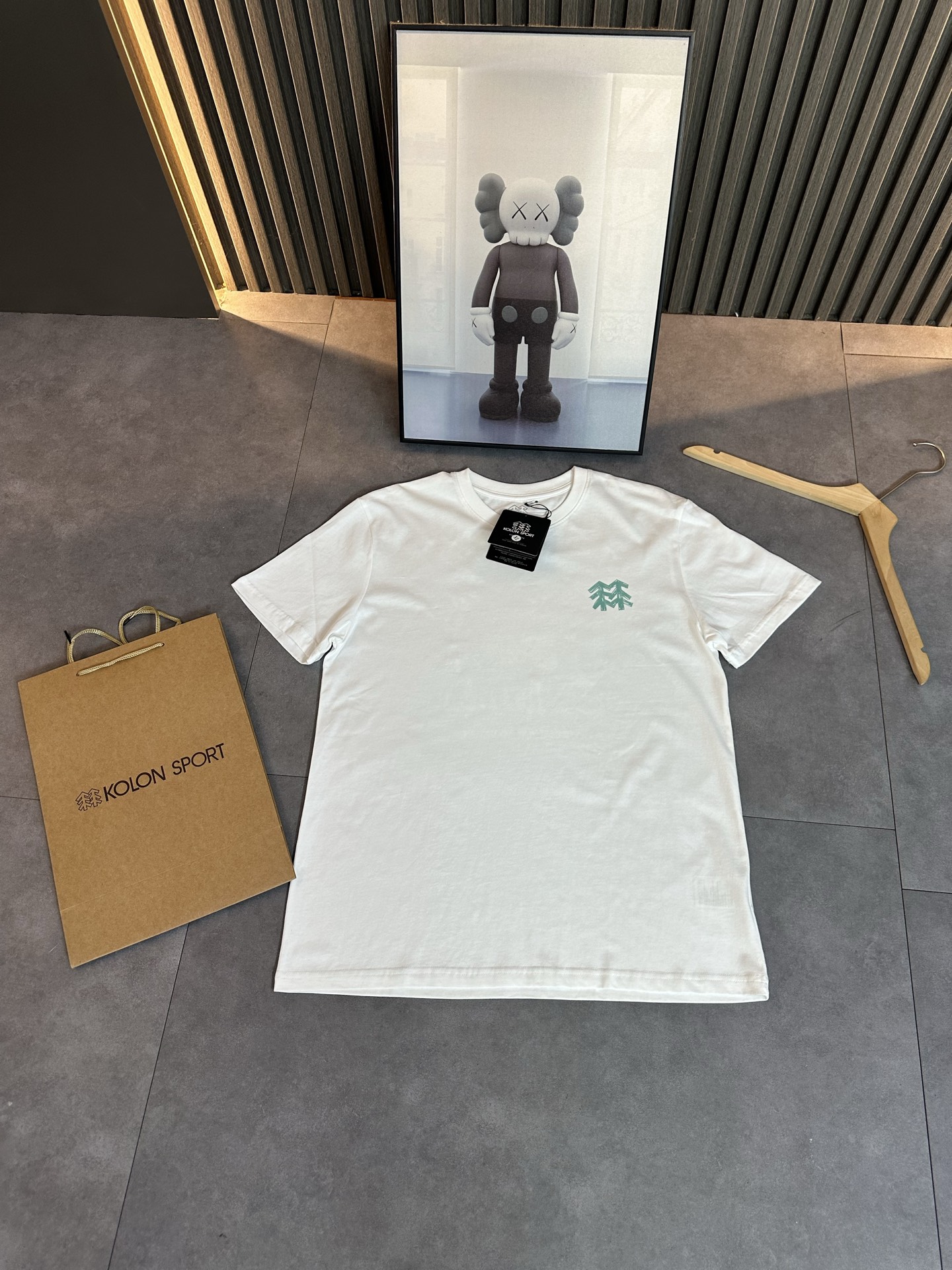 💰85
KOLONSPORT/可隆 新款 T恤纯棉短袖登场✨ 带手提袋
-Color:黑色 白色
-Size:S M L XL 2XL 3XL 4XL 5XL
代工厂原单品质,夏季节必备短袖T恤!手感细腻顺滑上身超级舒服,透气吸汗!无论版型颜色上身超级好看不花里胡哨,
百分百重工好货,精工立体裁剪,宽松的版型,百搭各种身材,完美驾驭,自留强烈推荐~不挑性别与年龄,包容又随性。让每一件衣服都独一无二,自带历经的韵味。
印花干净漂绣亮花花饱满超度好 不管是运动健身时挥洒汗水,还是日常出行逛街,它都能完美适配,百搭属性让你告别穿搭烦恼。一件T恤,多种风格,让你轻松应对各种场合,成为夏日街头最靓的仔,还不赶快入手!
- 尺码表 -
肩宽 胸围 衣长
S 40 92 64
M 42 96 66
L 44 100 69
XL 47 104 70
2XL 48 108 72
3XL 50 112 74
4XL 52 116 76
5XL 54 120 78
- 建议体重 -
S 90-110
M 110-125
L 125-140
XL 140-155
2XL 155-170
3XL 170-190
4XL 190-210
5XL 210-235