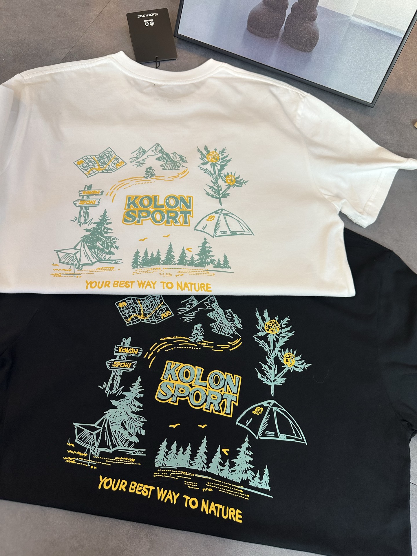 💰85
KOLONSPORT/可隆 新款 T恤纯棉短袖登场✨ 带手提袋
-Color:黑色 白色
-Size:S M L XL 2XL 3XL 4XL 5XL
代工厂原单品质,夏季节必备短袖T恤!手感细腻顺滑上身超级舒服,透气吸汗!无论版型颜色上身超级好看不花里胡哨,
百分百重工好货,精工立体裁剪,宽松的版型,百搭各种身材,完美驾驭,自留强烈推荐~不挑性别与年龄,包容又随性。让每一件衣服都独一无二,自带历经的韵味。
印花干净漂绣亮花花饱满超度好 不管是运动健身时挥洒汗水,还是日常出行逛街,它都能完美适配,百搭属性让你告别穿搭烦恼。一件T恤,多种风格,让你轻松应对各种场合,成为夏日街头最靓的仔,还不赶快入手!
- 尺码表 -
肩宽 胸围 衣长
S 40 92 64
M 42 96 66
L 44 100 69
XL 47 104 70
2XL 48 108 72
3XL 50 112 74
4XL 52 116 76
5XL 54 120 78
- 建议体重 -
S 90-110
M 110-125
L 125-140
XL 140-155
2XL 155-170
3XL 170-190
4XL 190-210
5XL 210-235