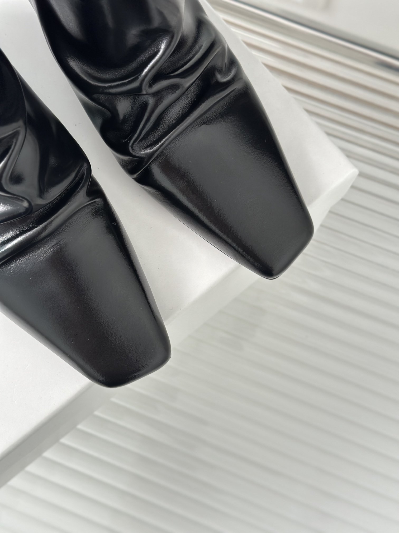 Toteme设计师小众品牌经典秋冬猫跟褶皱方头短靴ꫛꫀꪝGo材质鞋面采用原版定制牛皮内里垫脚全牛皮意大利