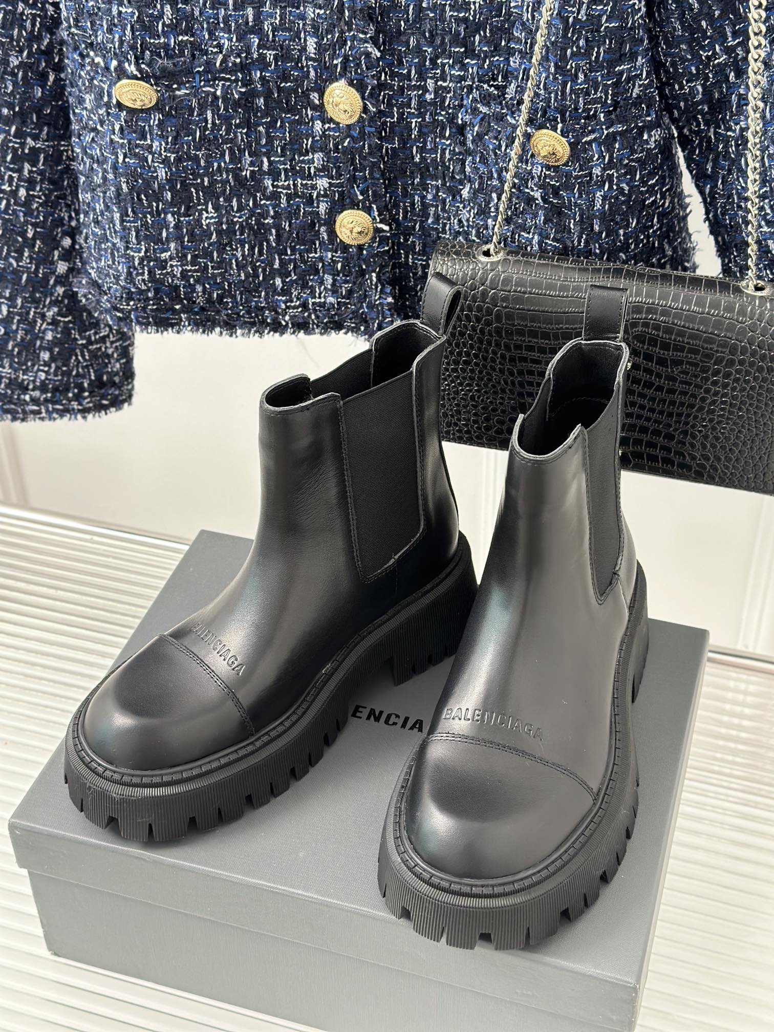 Balenciaga巴黎世家经典秋冬厚底切尔西短靴网红最爱款也是搭配利器上脚小腿非常显瘦又显腿长鞋面采用