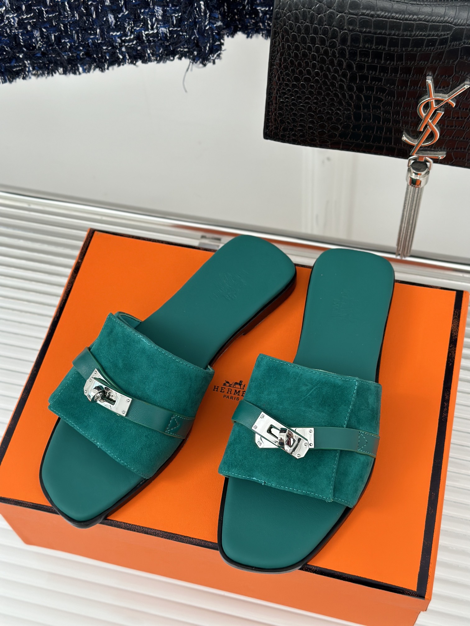 Hermès/爱马仕经典kelly扣平底拖鞋粗跟拖鞋kelly扣完全是我的菜比H扣更精致仿佛是有一种魔力