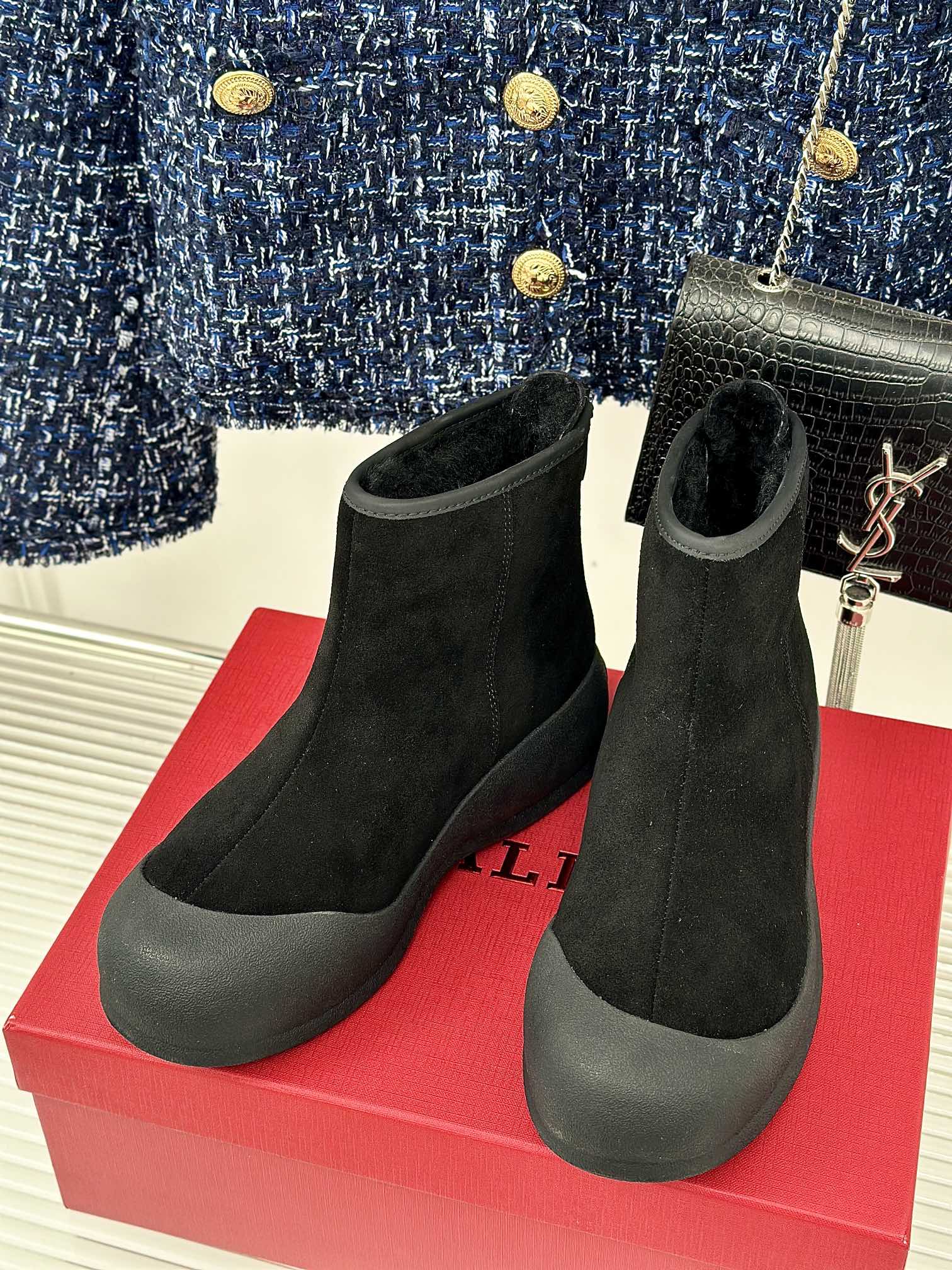 Fashionable Winter Footwear: Bally Curling Ice Canteen Capsules and Australian Wool Boots - 图片 2
