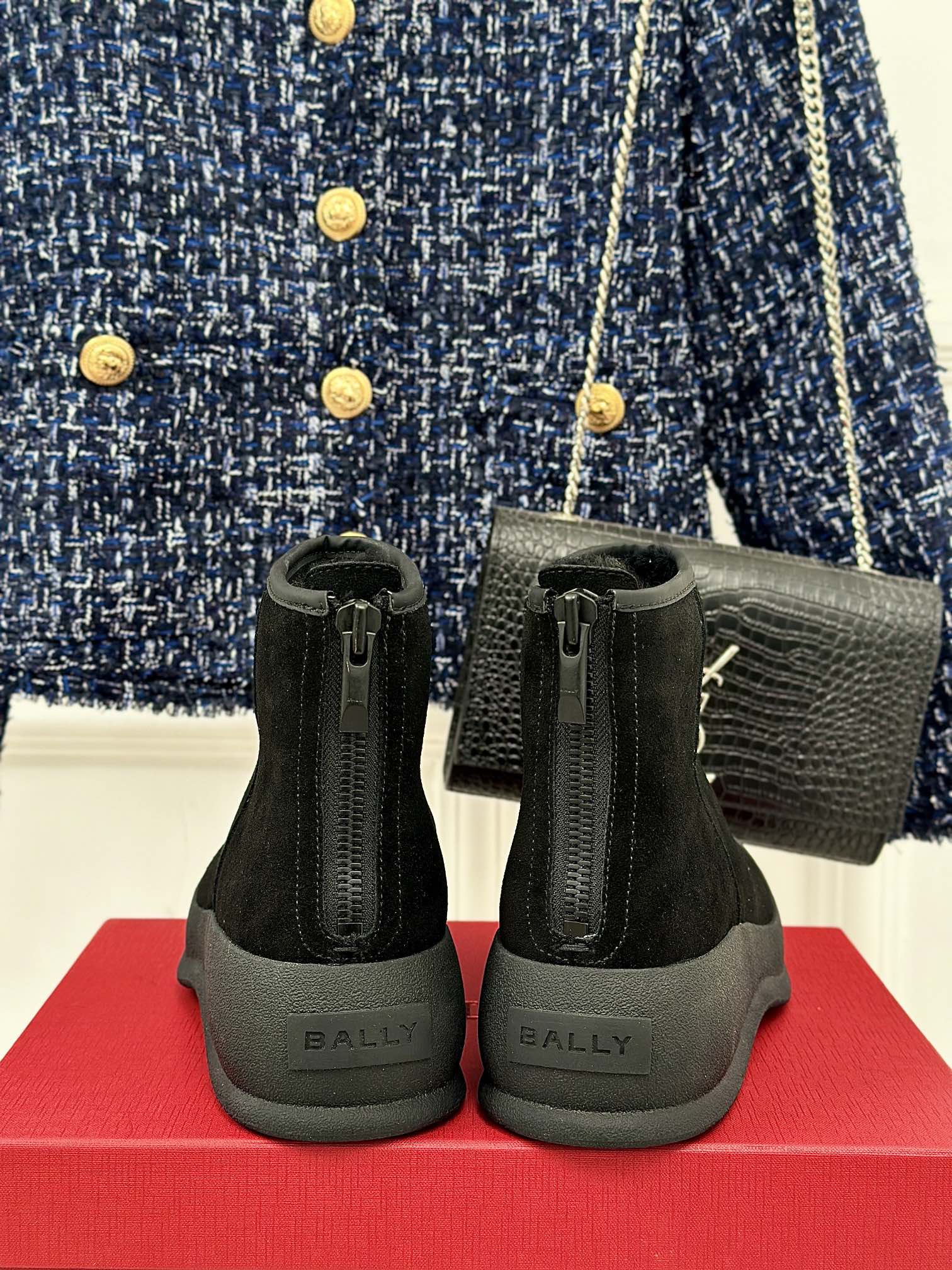 Fashionable Winter Footwear: Bally Curling Ice Canteen Capsules and Australian Wool Boots - 图片 7