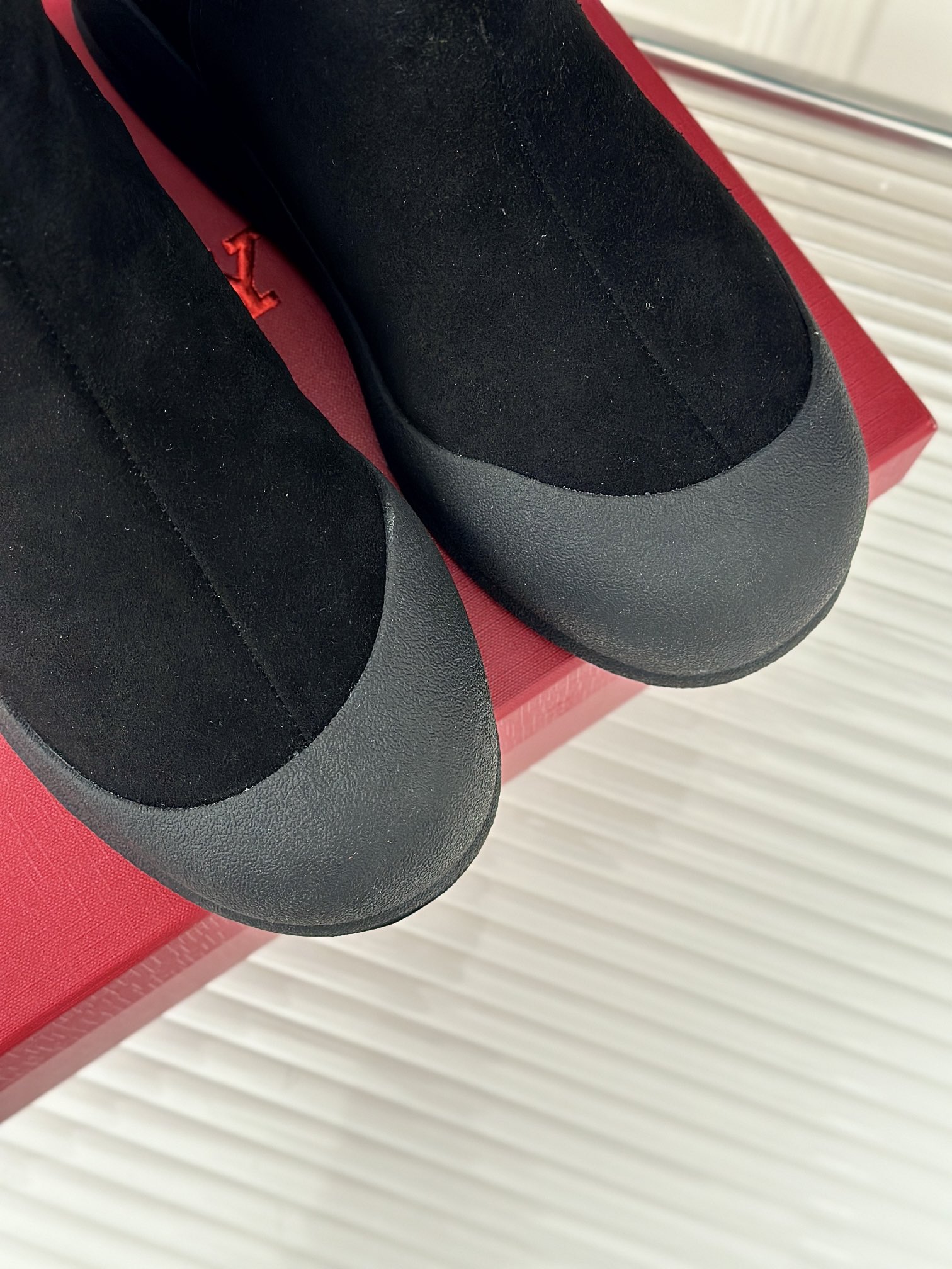 Fashionable Winter Footwear: Bally Curling Ice Canteen Capsules and Australian Wool Boots - 图片 6