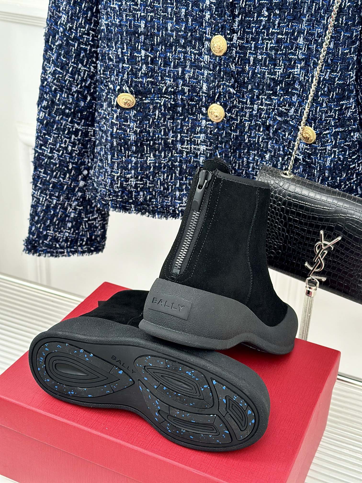 Fashionable Winter Footwear: Bally Curling Ice Canteen Capsules and Australian Wool Boots - 图片 9