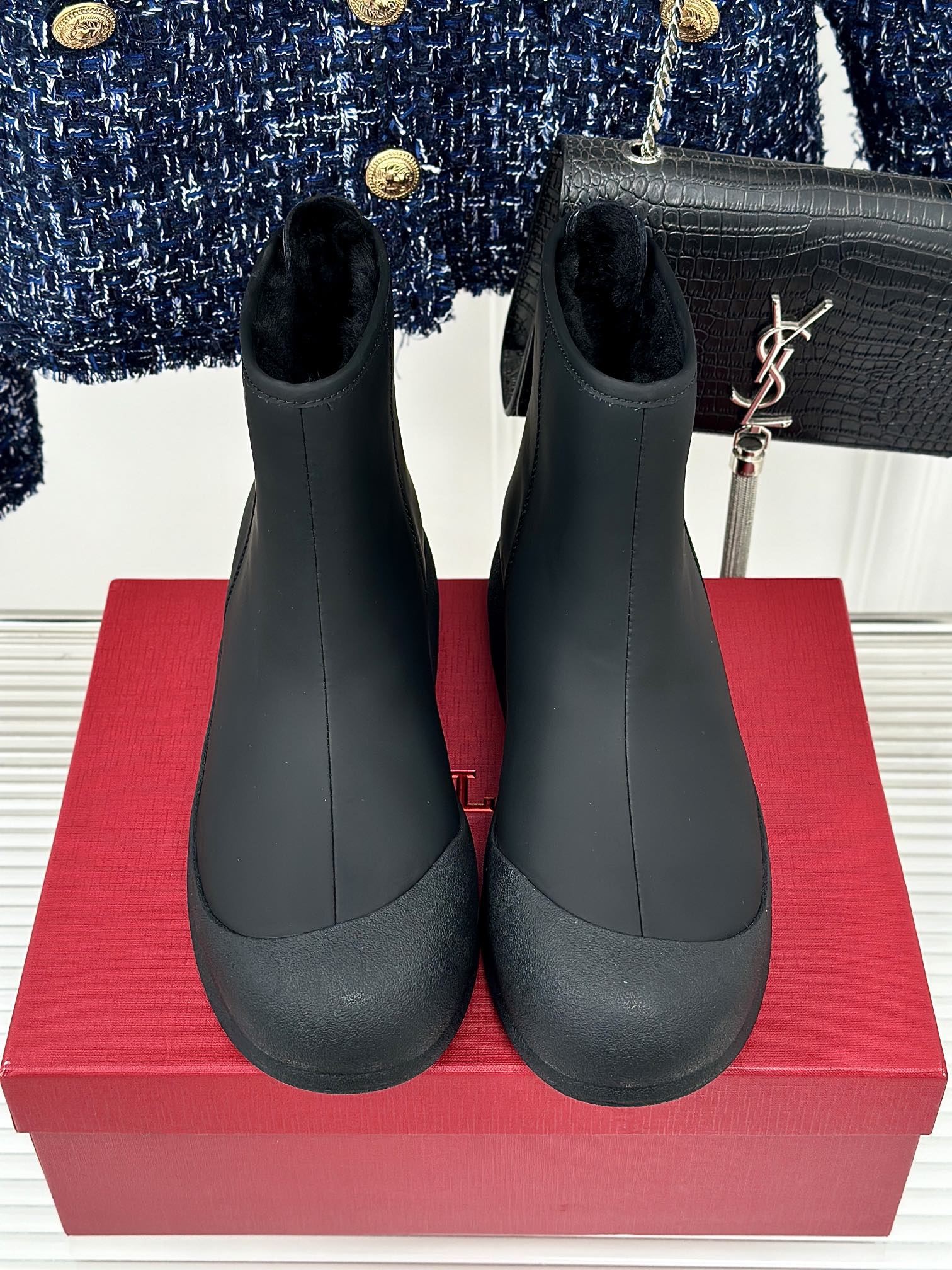 Fashionable Winter Footwear: Bally Curling Ice Canteen Boots with Australian Wool and Imported Leather - 图片 4