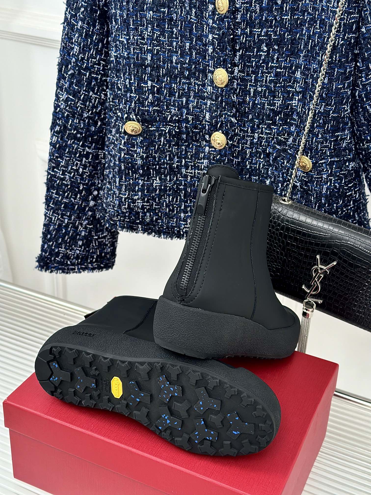 Fashionable Winter Footwear: Bally Curling Ice Canteen Capsules and Australian Wool Boots - 图片 9