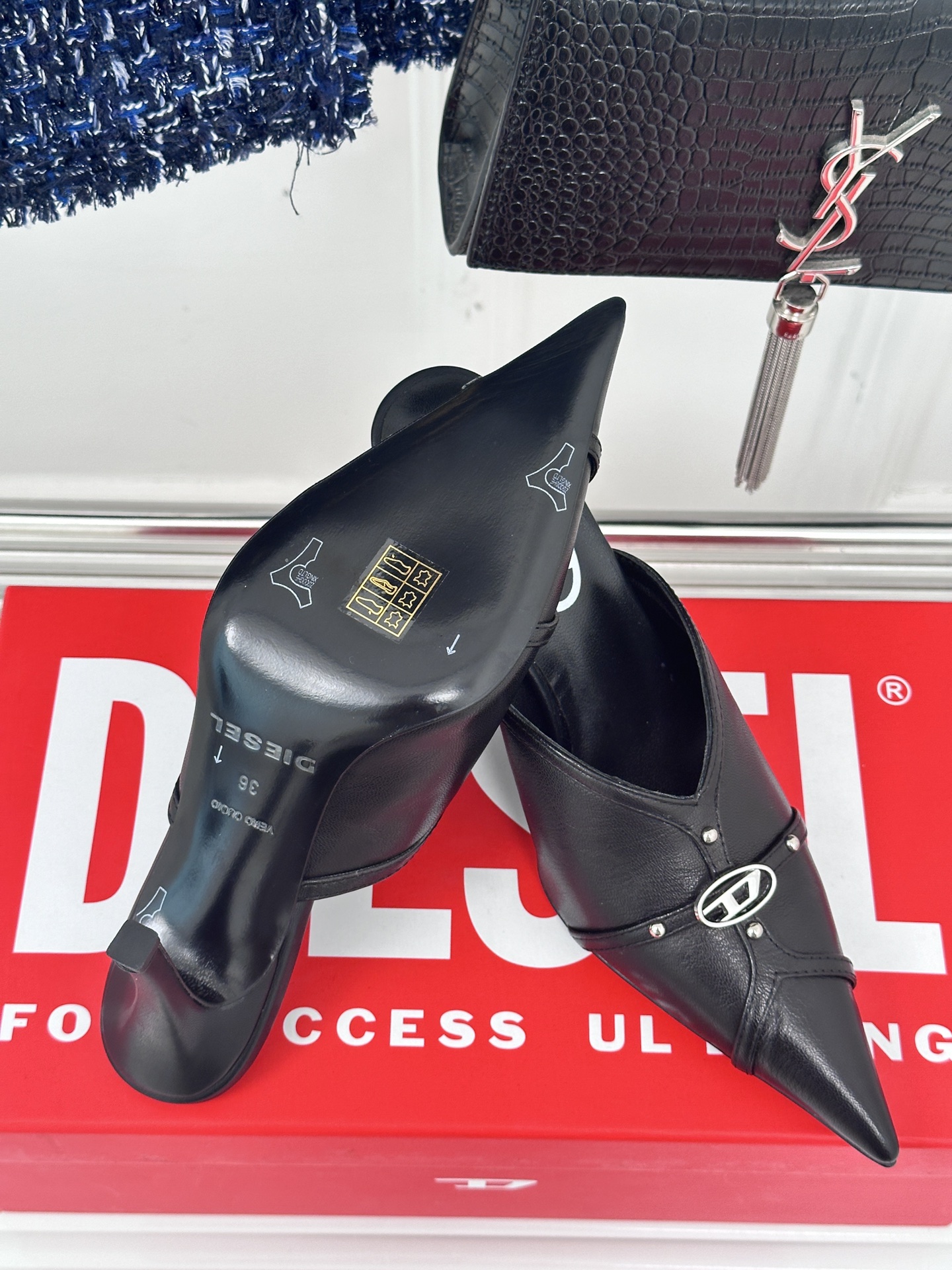 Diesel24S春夏新品尖头高跟拖鞋鞋面采用进口小羊皮内里踮脚均为混种羊皮意大利真皮大底跟高8.5cm