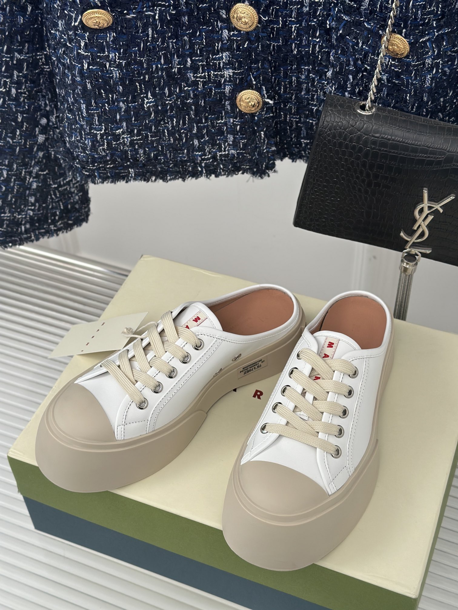Marni玛尼23S经典四季厚底系带半拖鞋鞋型整体特别简洁还复古配色干净不过时是一双舒适和质感并存的小白