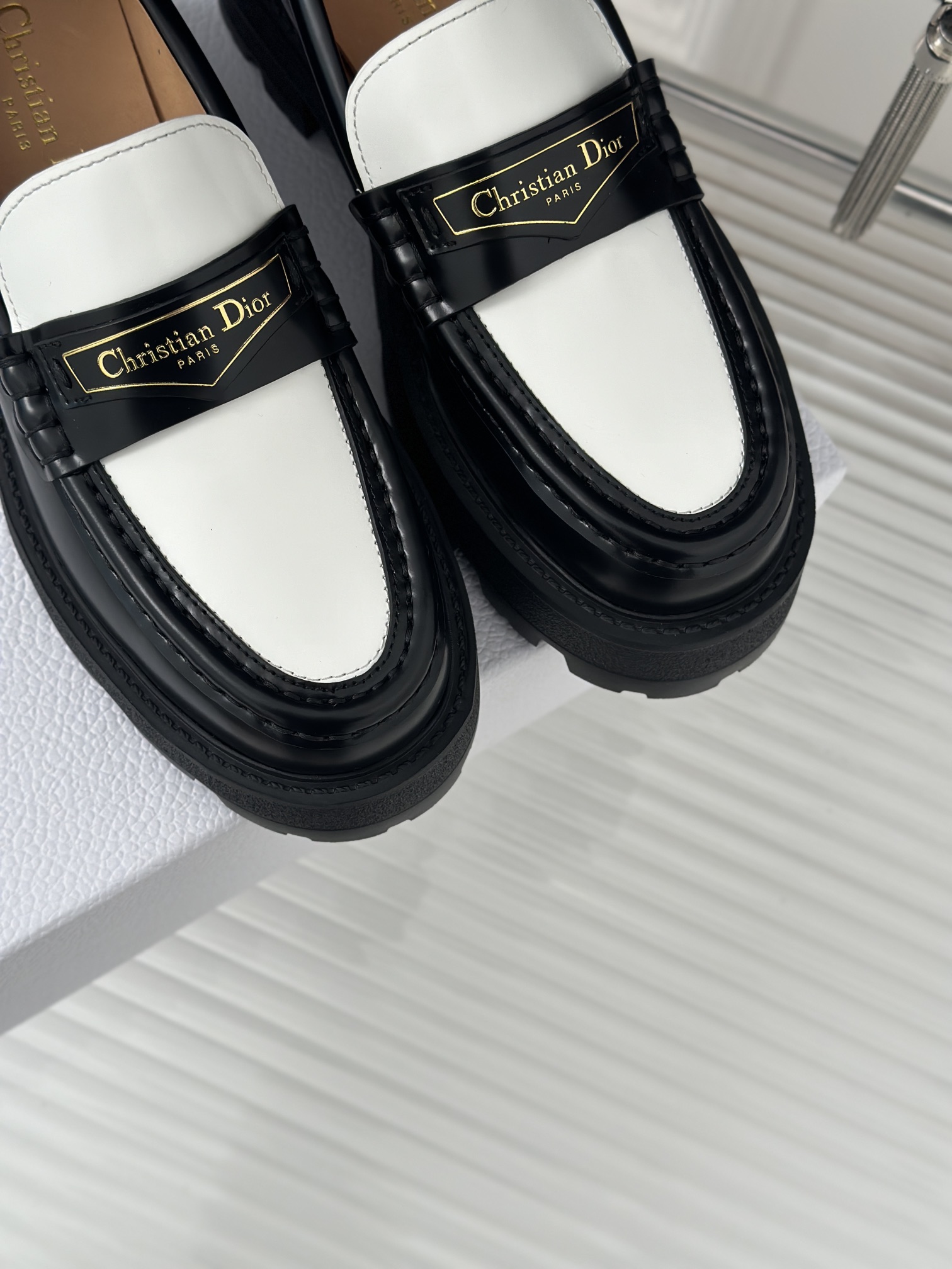 Dior迪奥24早春新品厚底乐福鞋鞋面采用进口小牛皮内里采用羊皮内里原版开模发泡大底码数35-3940定