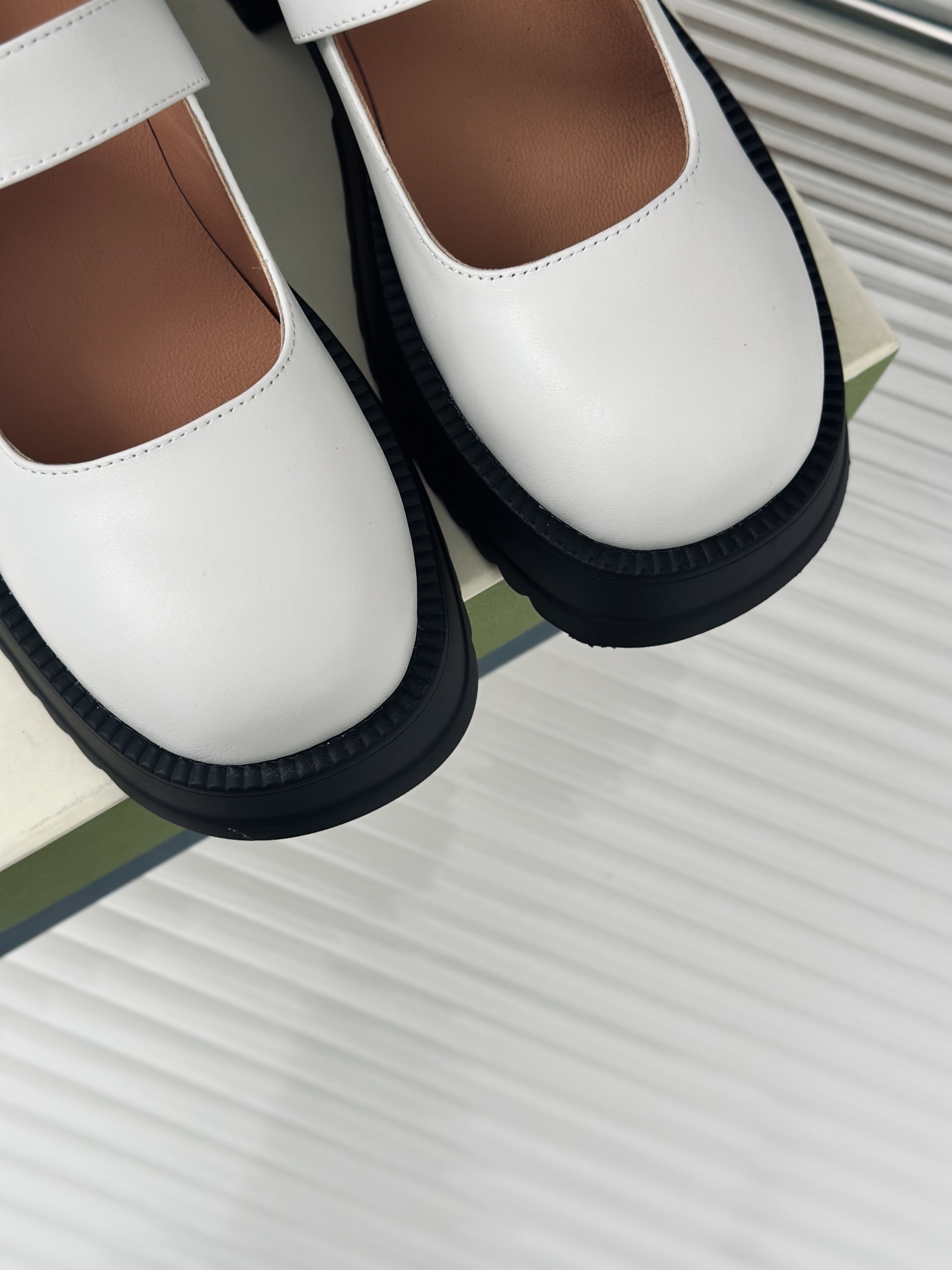 Marni玛尼23S经典四季厚底玛丽珍鞋鞋型整体特别简洁还复古配色干净不过时上脚有多舒服谁穿谁知道超级百