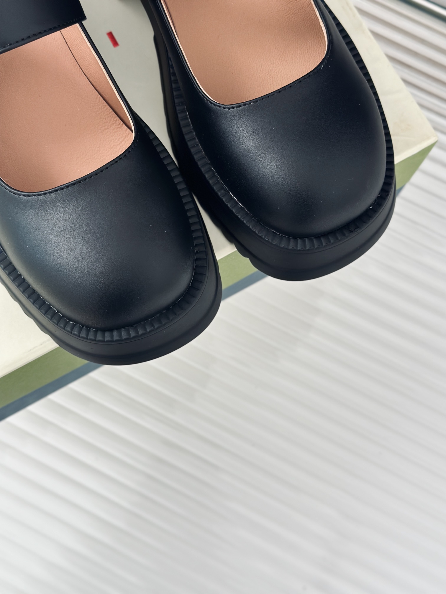 Marni玛尼23S经典四季厚底玛丽珍鞋鞋型整体特别简洁还复古配色干净不过时上脚有多舒服谁穿谁知道超级百