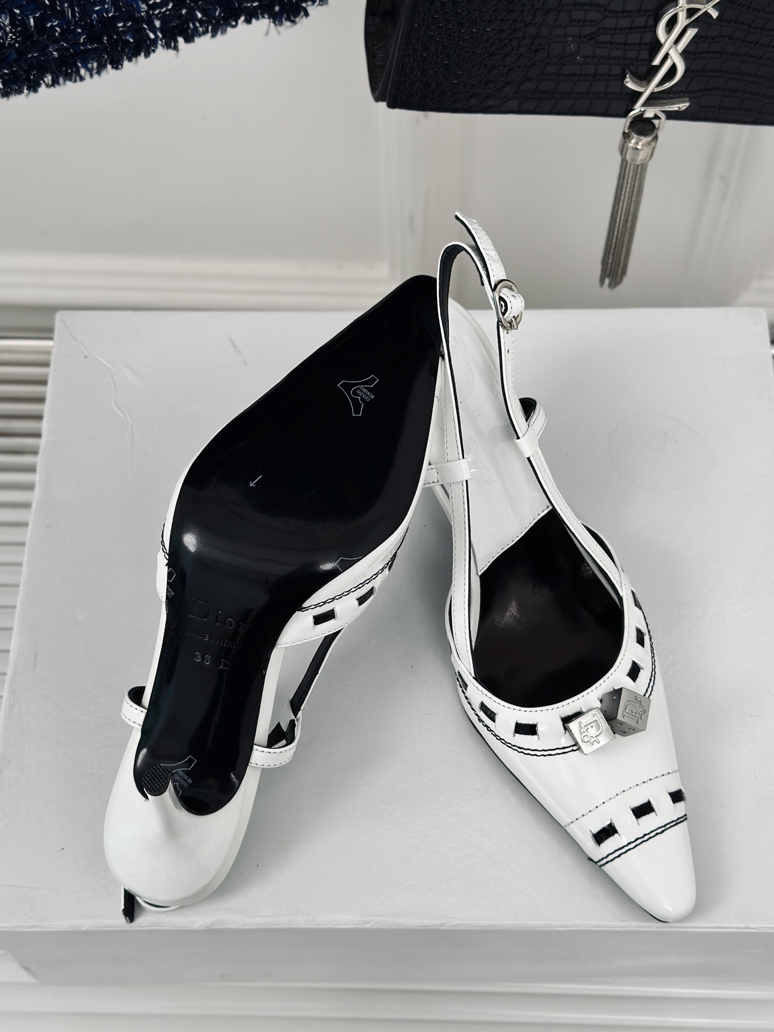 Dior迪奥vintage中古24S新品尖头骰子高跟凉鞋鞋面采用进口小牛漆皮内里采用羊皮内里意大利进口牛