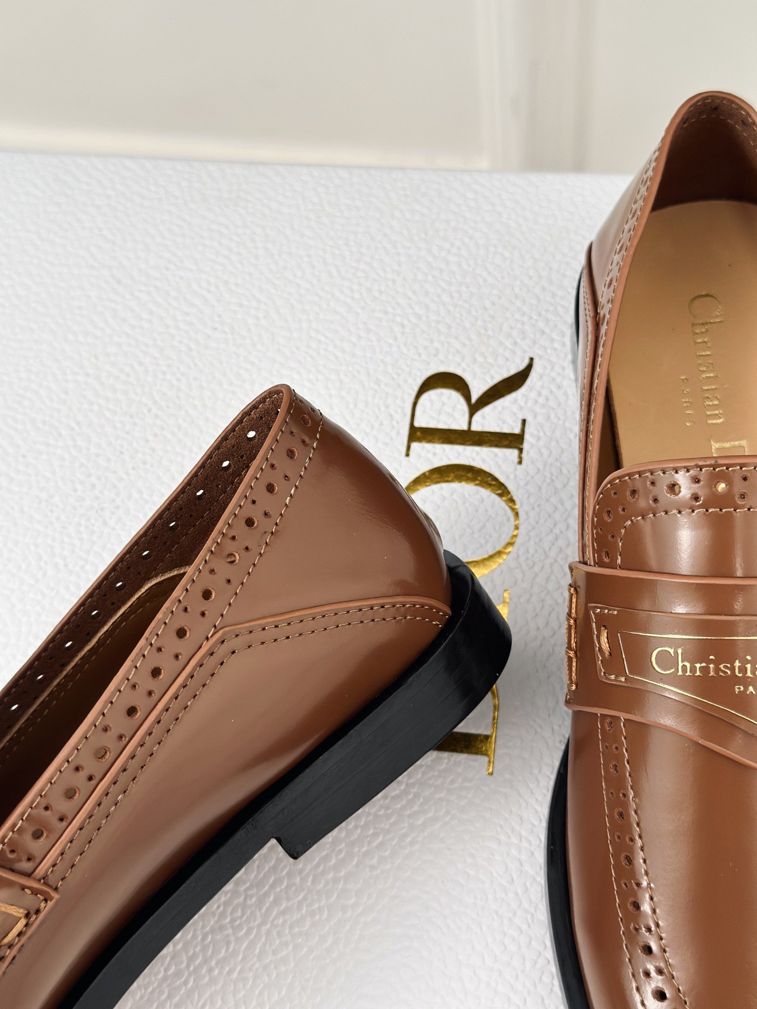Dior/迪奥24S经典乐福鞋这一季的鞋履真的太好看了鞋型好秀气自带贵气感一上脚直接爱上它[偷笑]鞋面采