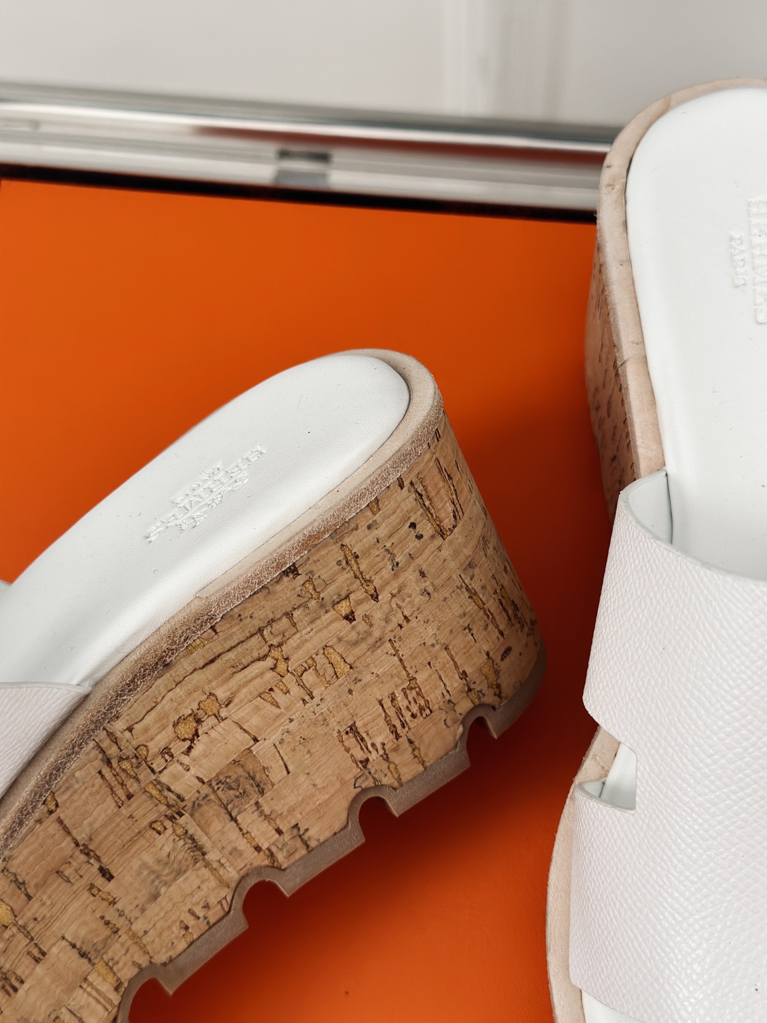 Hermès/爱马仕经典H厚底拖鞋依旧是永恒经典的H造型极约复古的设计浓厚的异域风情厚底在拉长腿方面真的