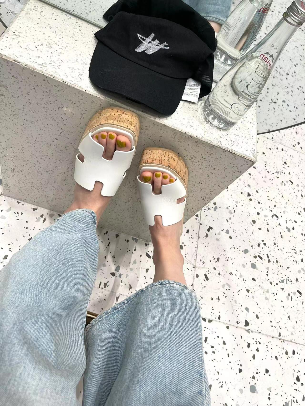 NO:787637,On-foot demonstration pictures, slippers, slippers19860909上脚示范图,拖鞋,slippers,Women's Shoes