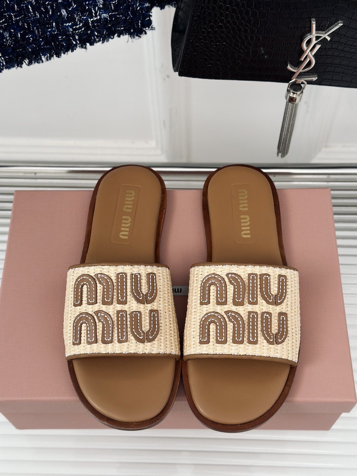 MIUMIU24s春夏新品沙滩凉席编织懒人拖鞋简约又大气日常和旅游都蛮适合滴能包容各种脚型对脚胖妹子很友