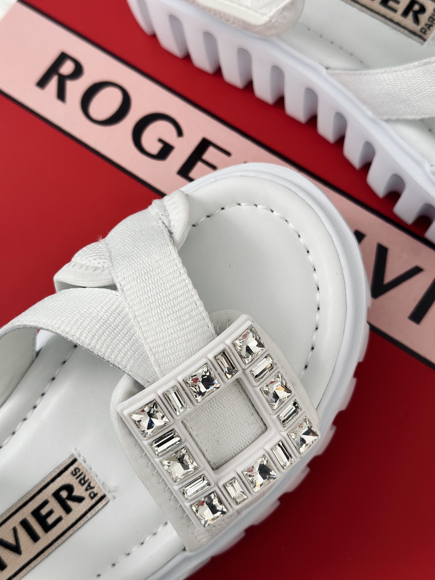 rogervivier/RV24s春夏新品厚底方扣钻扣系列凉拖这季的凉拖实在太太好看了轻盈又增高真是小个