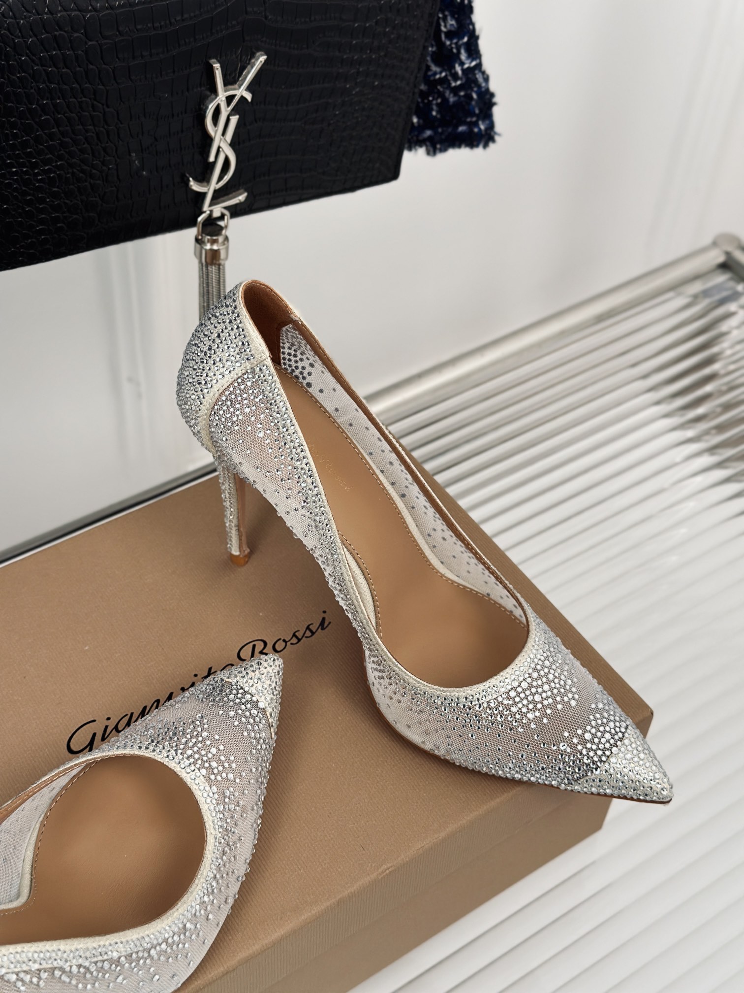GianvitoRossi/吉安维托罗西经典绝美网纱水晶高跟鞋本季网纱水晶鞋也太美了吧网纱搭配全手工水钻