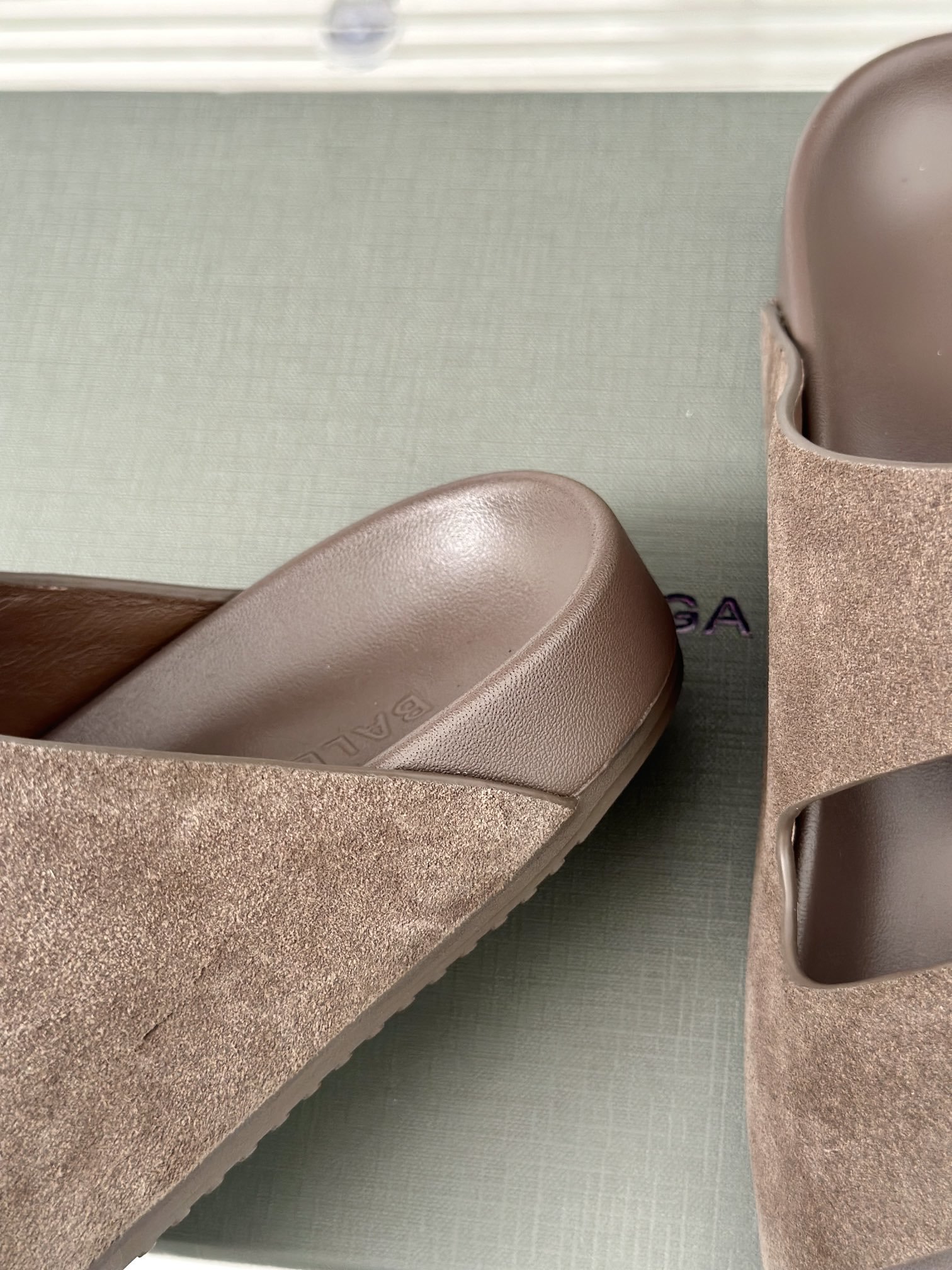 Balenciag*巴黎世家24s新品五趾造型两带拖鞋️将时髦发挥到极致巴黎的鞋子绝对开了挂因为真的每一