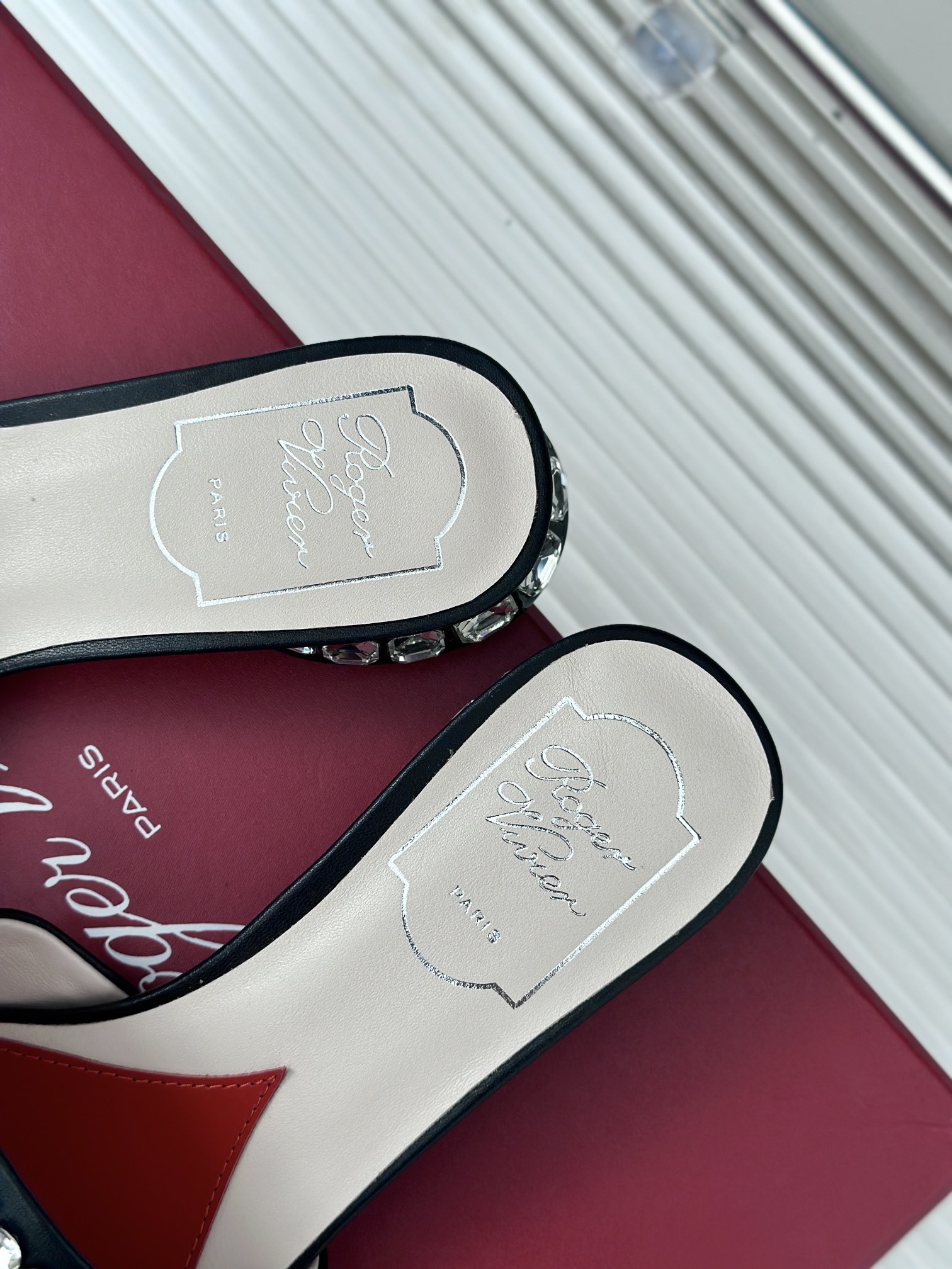 RogerVivierRV24S春夏新品方头水晶拖鞋喜欢法式优雅的来Pick这双会让你的夏日穿搭气质翻倍