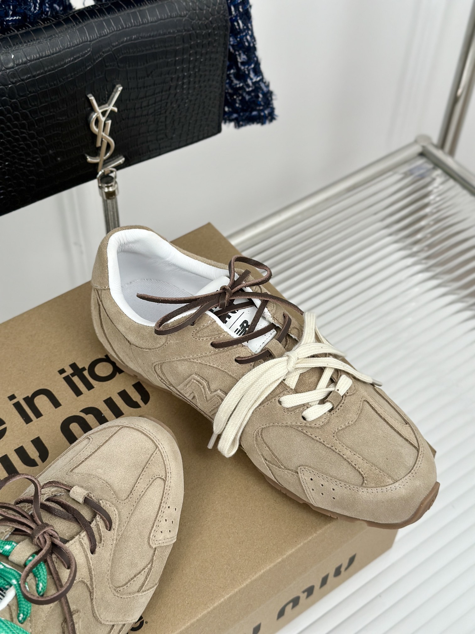 MiumiuxNewBalance/NB联名款复古休闲德训鞋阿甘鞋运动鞋网红博主火爆追捧时装周走秀场曝光