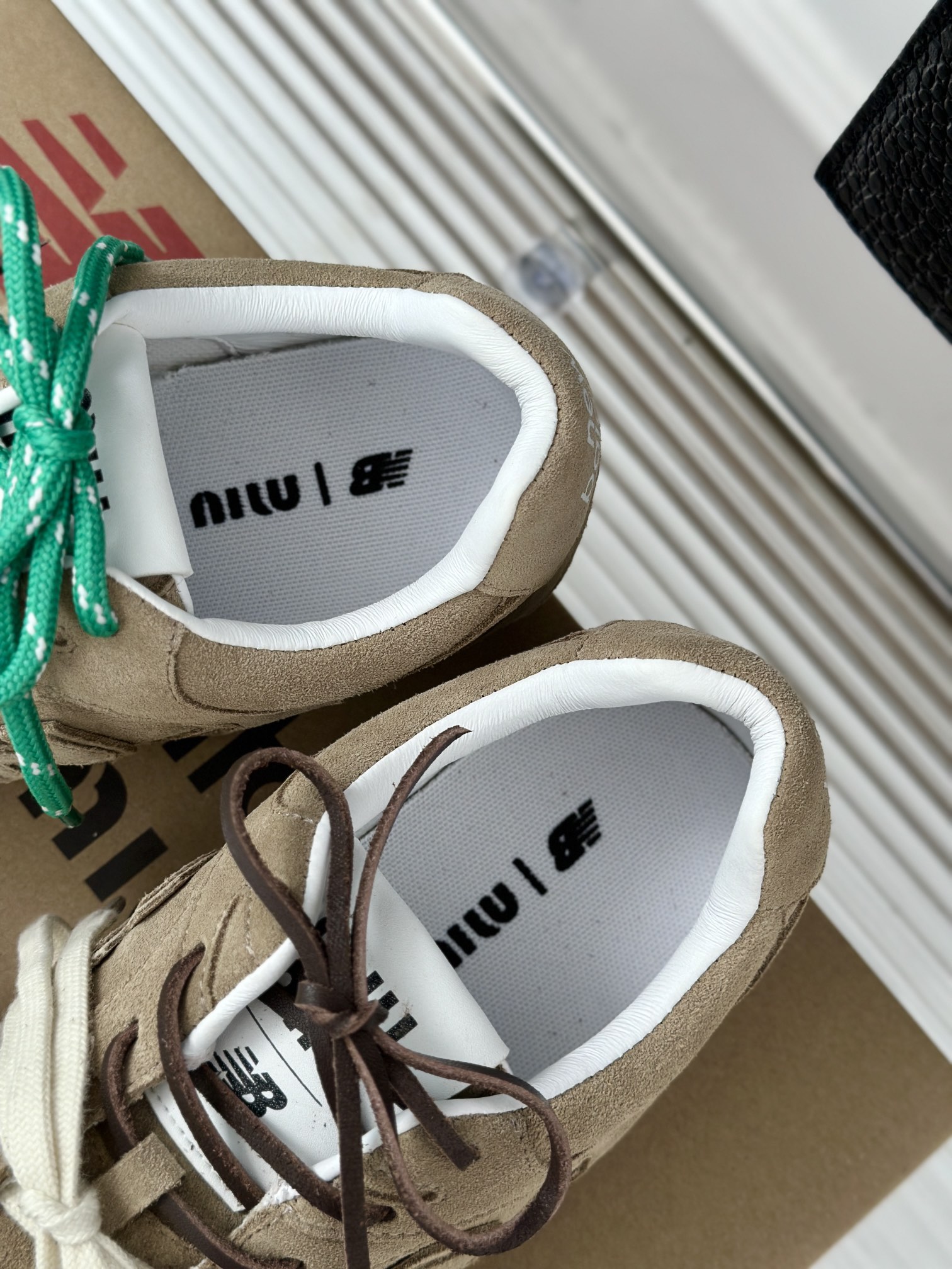 MiumiuxNewBalance/NB联名款复古休闲德训鞋阿甘鞋运动鞋网红博主火爆追捧时装周走秀场曝光