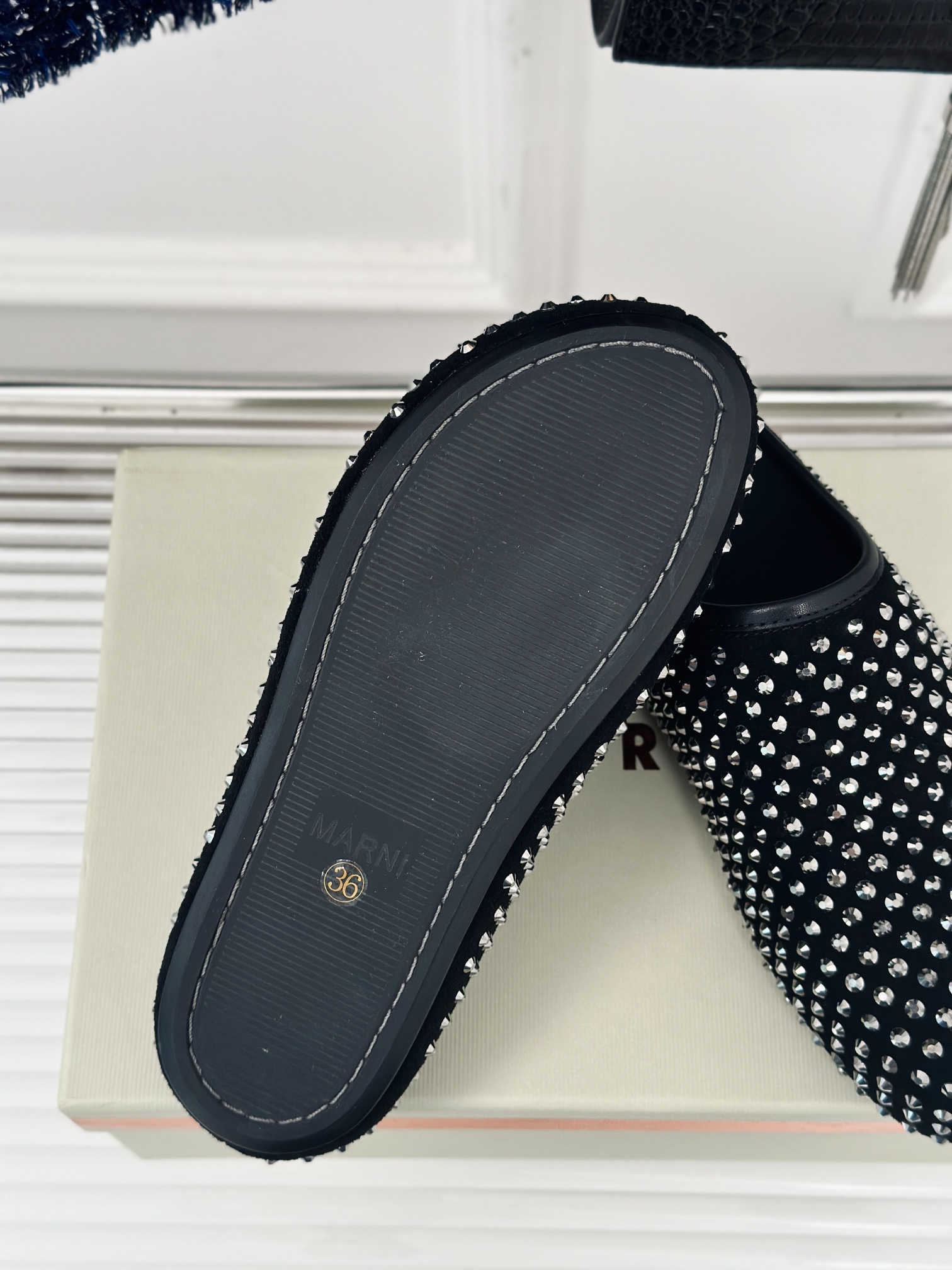 Marni玛尼24S水晶半拖鞋面料采用进口牛反绒/水钻内里踮脚均为小羊皮原版开模防滑橡胶底码数:35-3