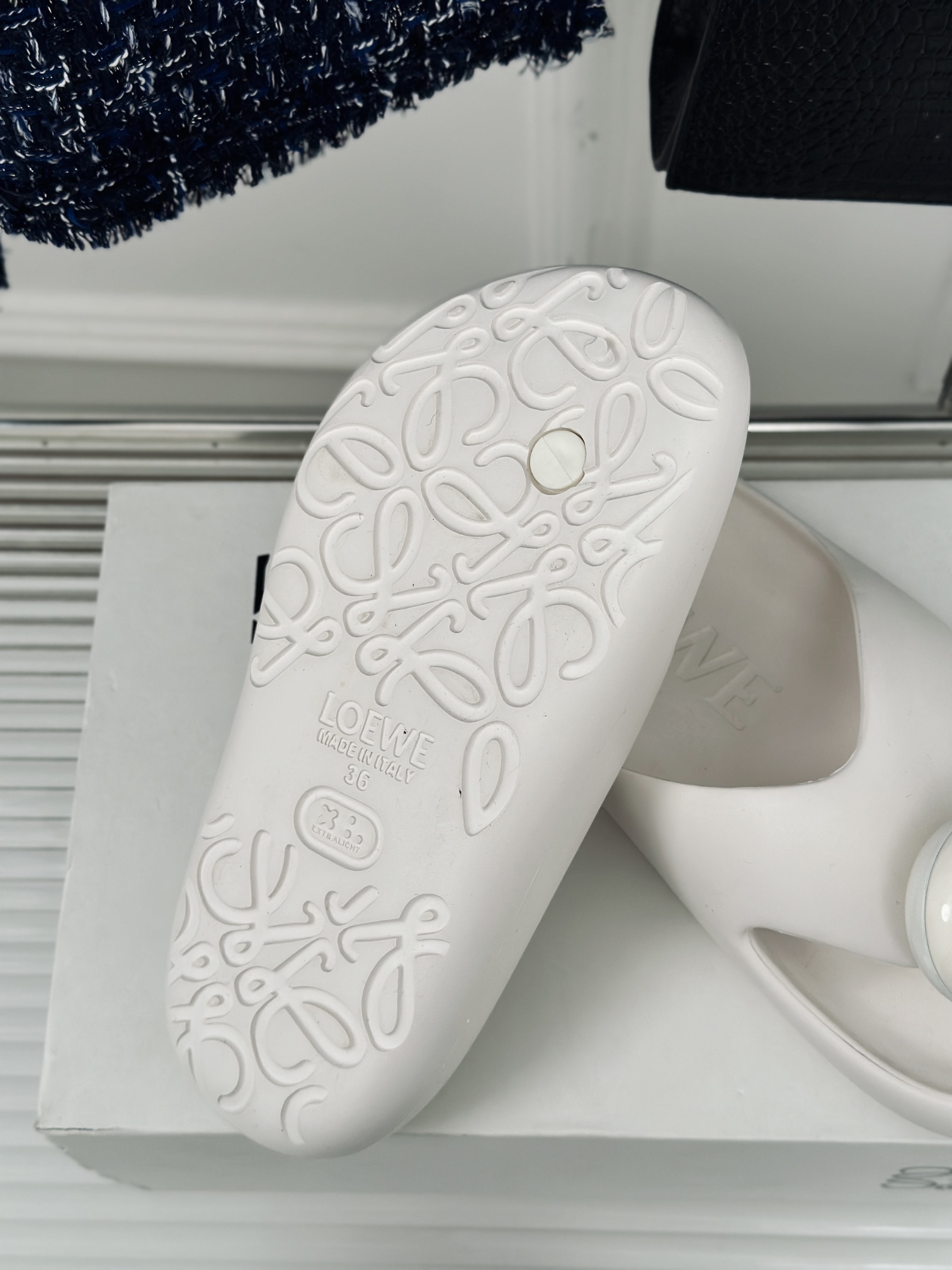Loewe/罗意威24s新品面包夹脚人字拖鞋duangduang的拖鞋糖果色的“马卡龙”胖乎乎的好可爱轻