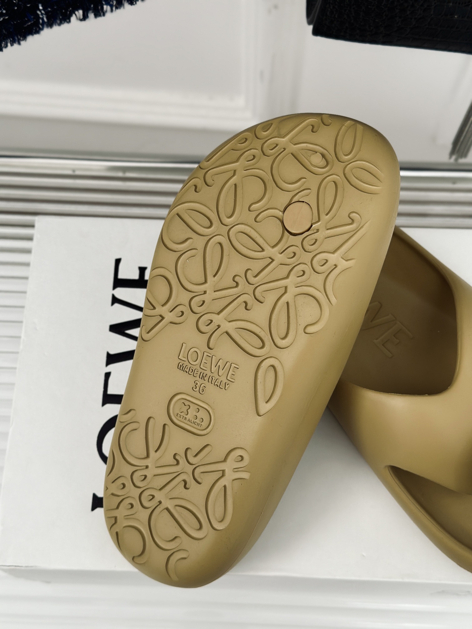 Loewe/罗意威24s新品面包夹脚人字拖鞋duangduang的拖鞋糖果色的“马卡龙”胖乎乎的好可爱轻