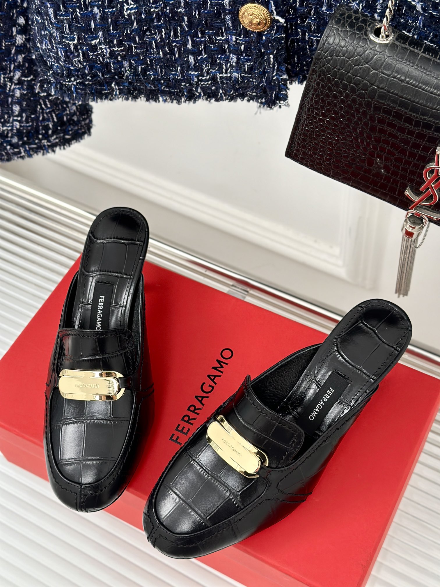 Ferragamo/菲拉格慕经典春夏新品高跟半拖这款拖鞋实在太美了奢华又低调彰显气质和品味面料采用进口牛