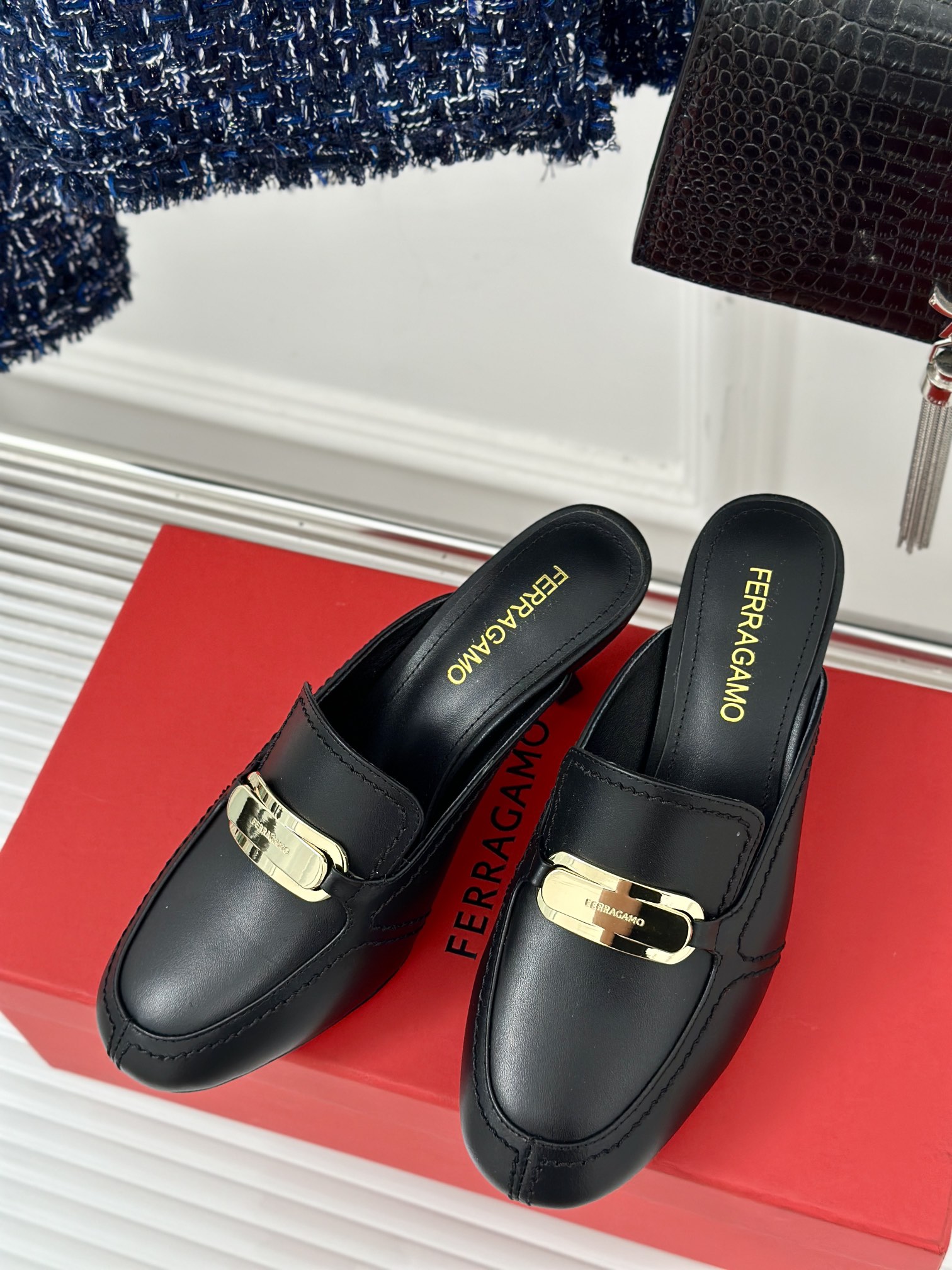 Ferragamo/菲拉格慕经典春夏新品高跟半拖这款拖鞋实在太美了奢华又低调彰显气质和品味面料采用进口牛