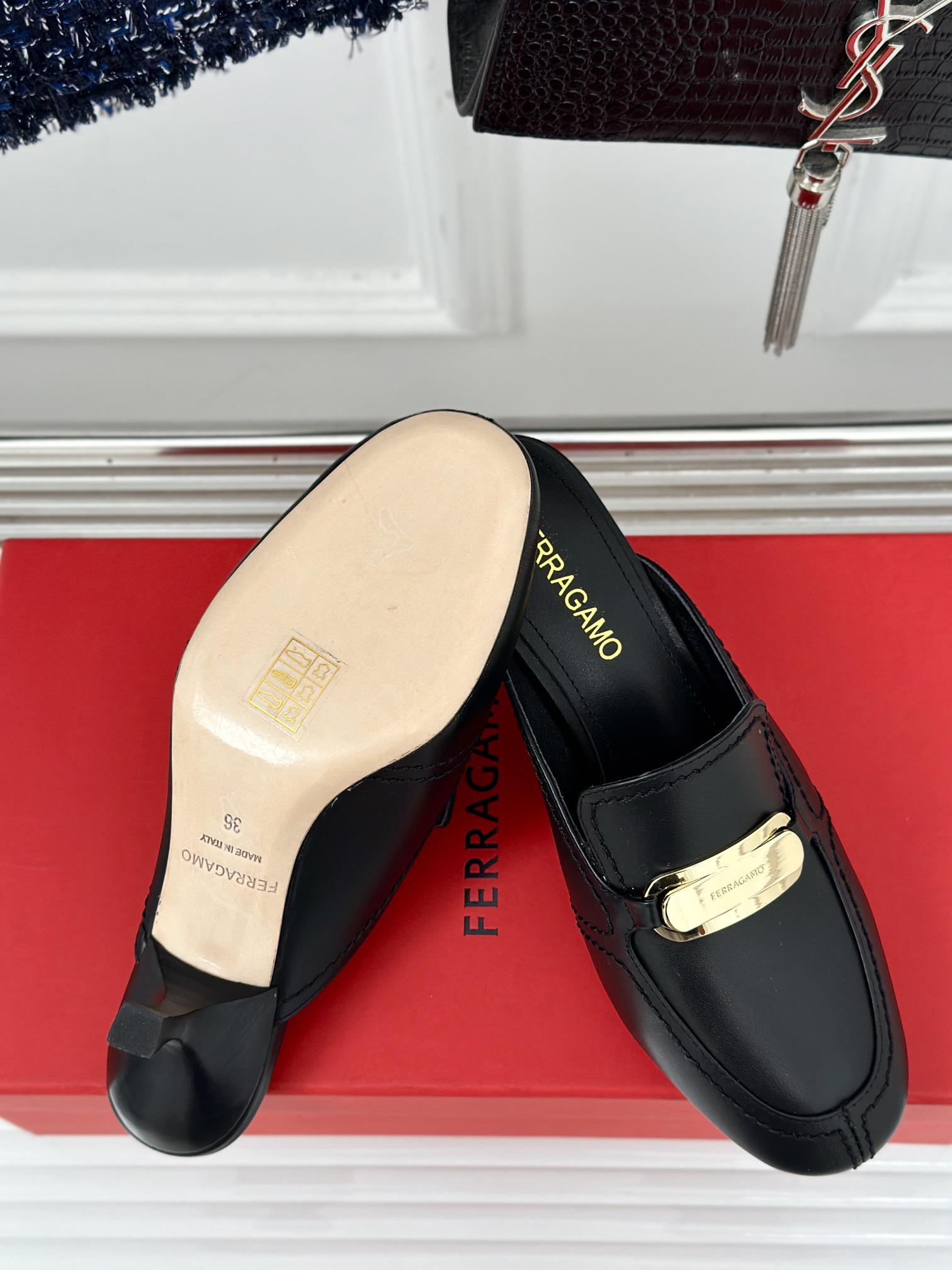 Ferragamo/菲拉格慕经典春夏新品高跟半拖这款拖鞋实在太美了奢华又低调彰显气质和品味面料采用进口牛