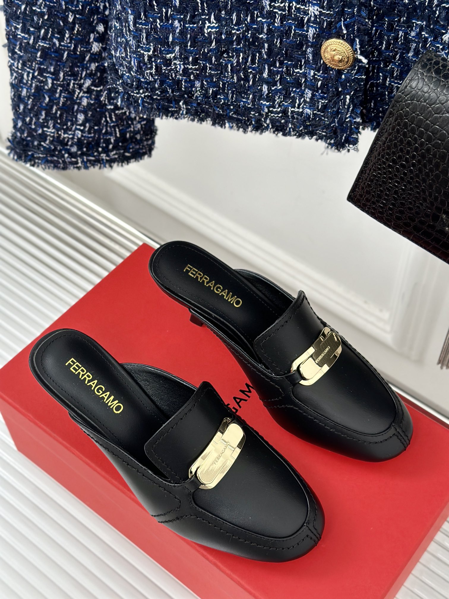 Ferragamo/菲拉格慕经典春夏新品高跟半拖这款拖鞋实在太美了奢华又低调彰显气质和品味面料采用进口牛