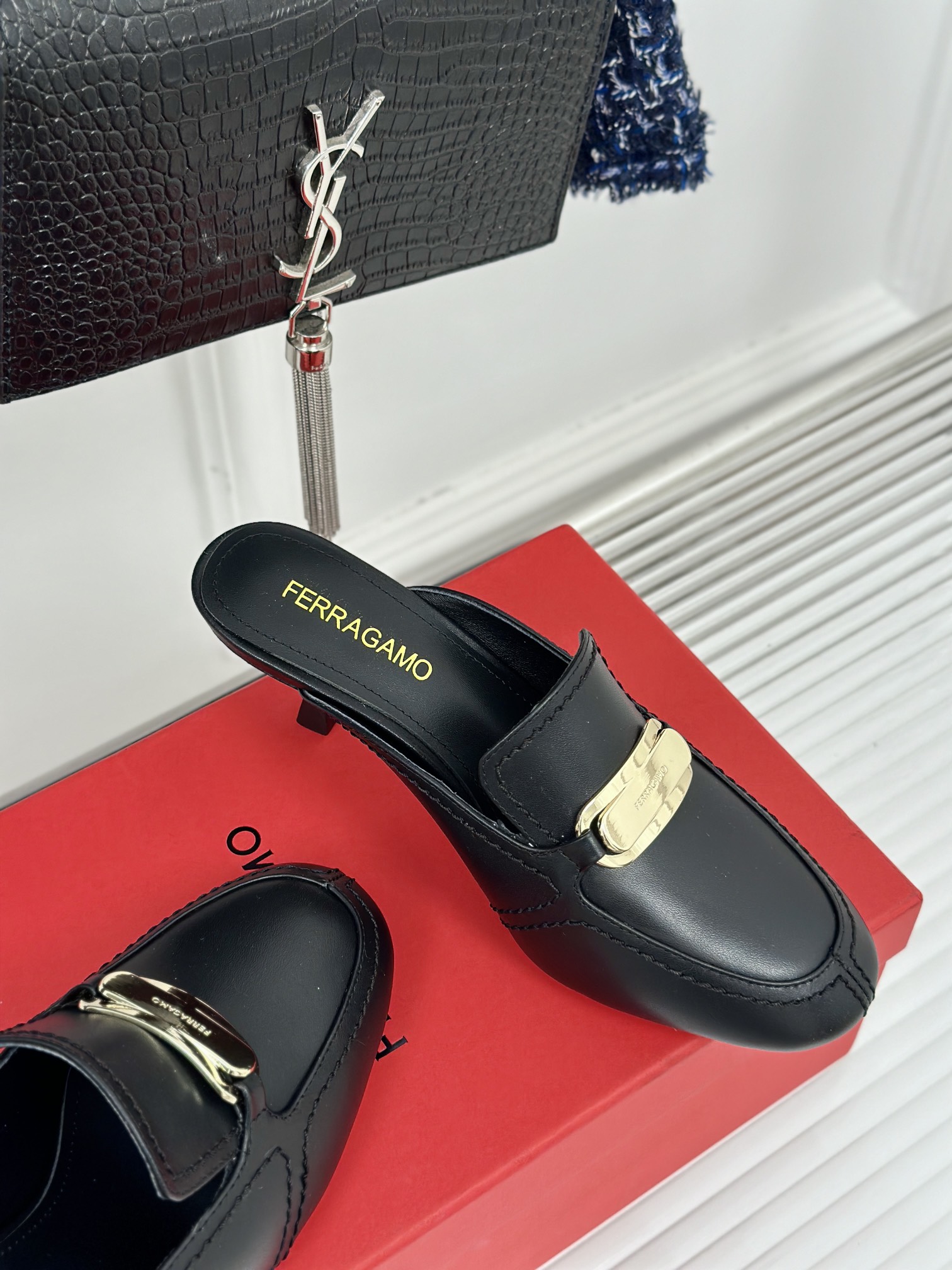 Ferragamo/菲拉格慕经典春夏新品高跟半拖这款拖鞋实在太美了奢华又低调彰显气质和品味面料采用进口牛