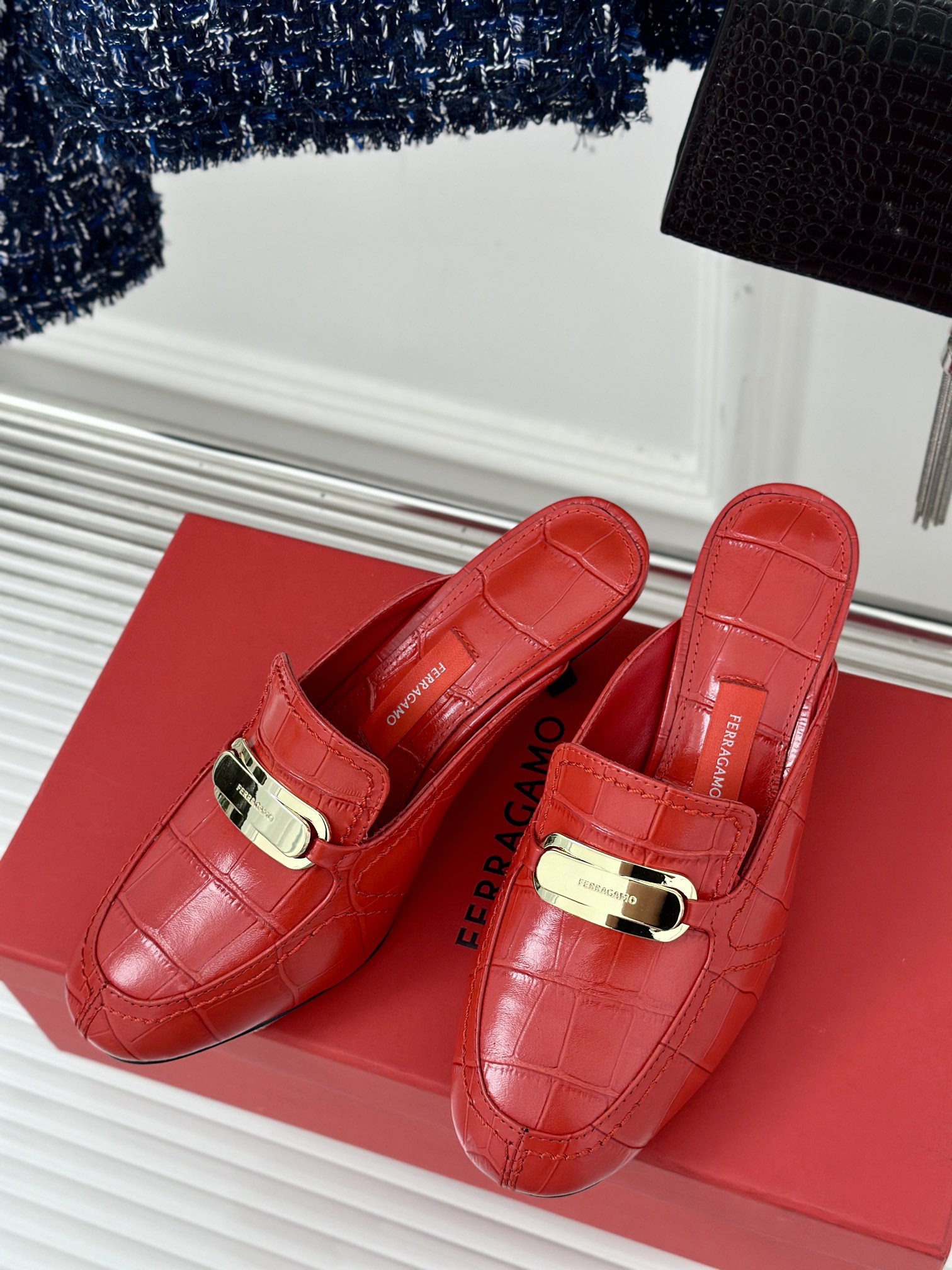 Ferragamo/菲拉格慕经典春夏新品高跟半拖这款拖鞋实在太美了奢华又低调彰显气质和品味面料采用进口牛