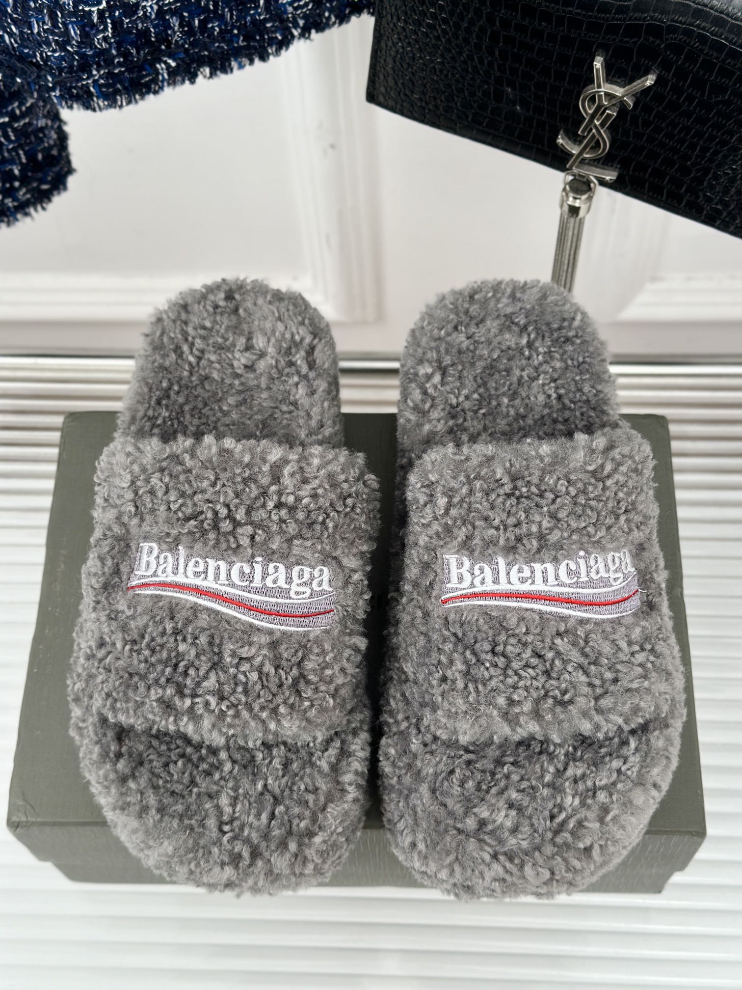 Balenciaga巴黎世家24S新品字母刺绣泰厚底迪毛毛拖鞋独家正确版本原版开发时尚圈内各大网红明星又