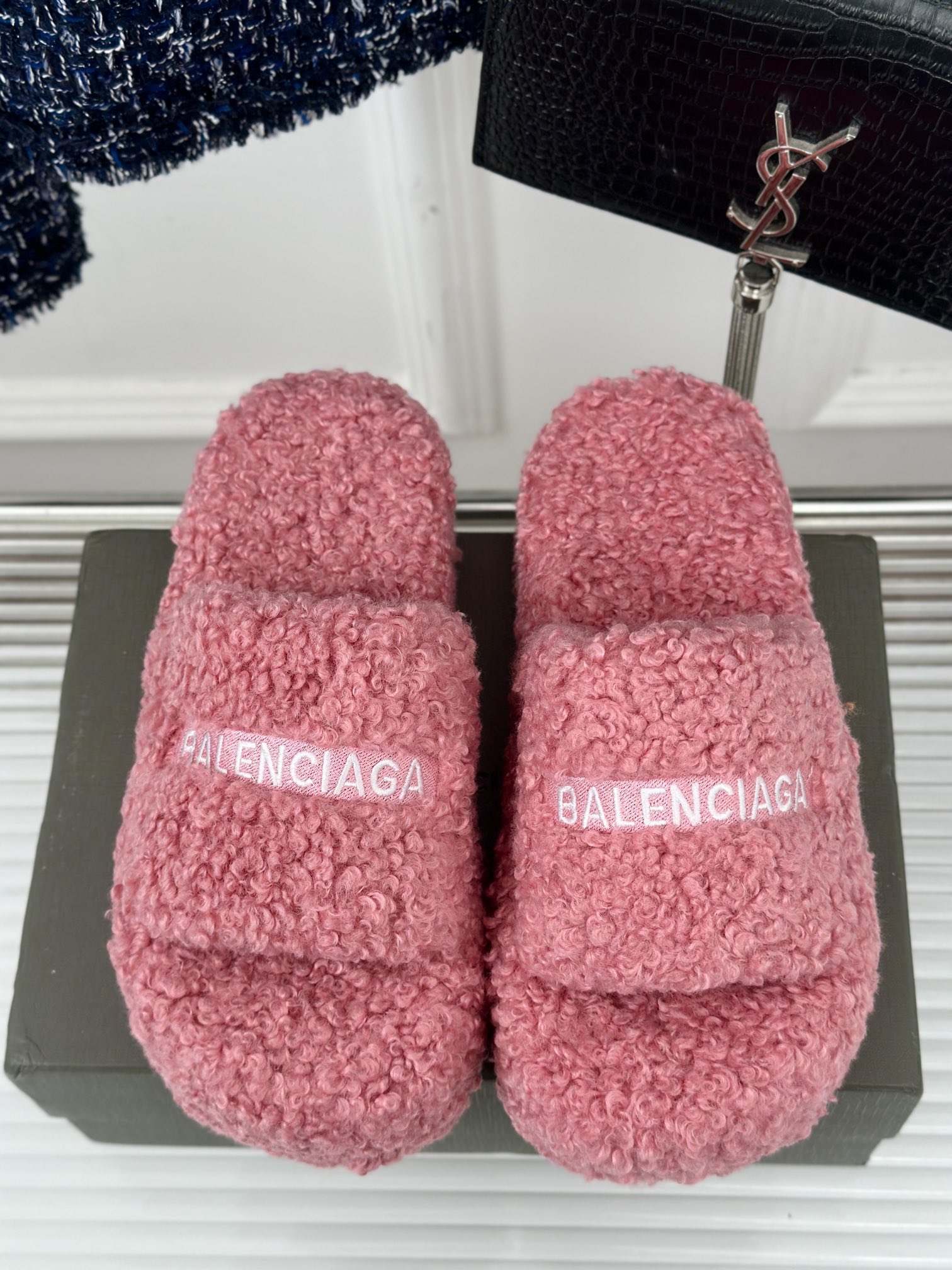 Balenciaga巴黎世家24S新品字母刺绣泰厚底迪毛毛拖鞋独家正确版本原版开发时尚圈内各大网红明星又