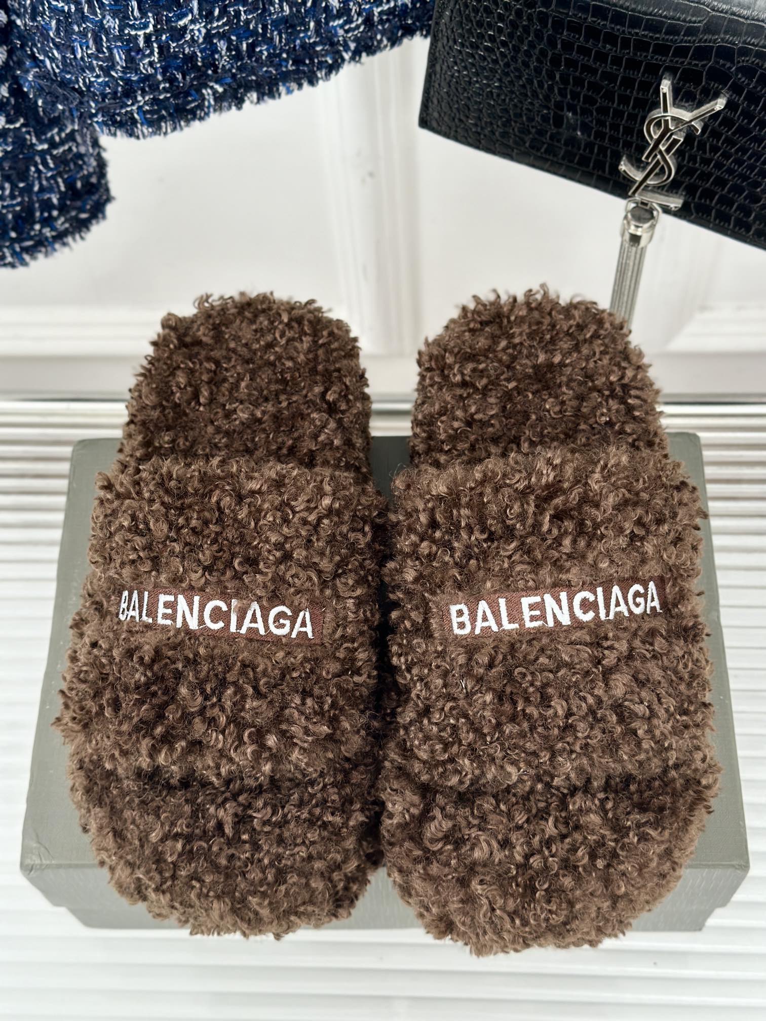 Balenciaga巴黎世家24S新品字母刺绣泰厚底迪毛毛拖鞋独家正确版本原版开发时尚圈内各大网红明星又