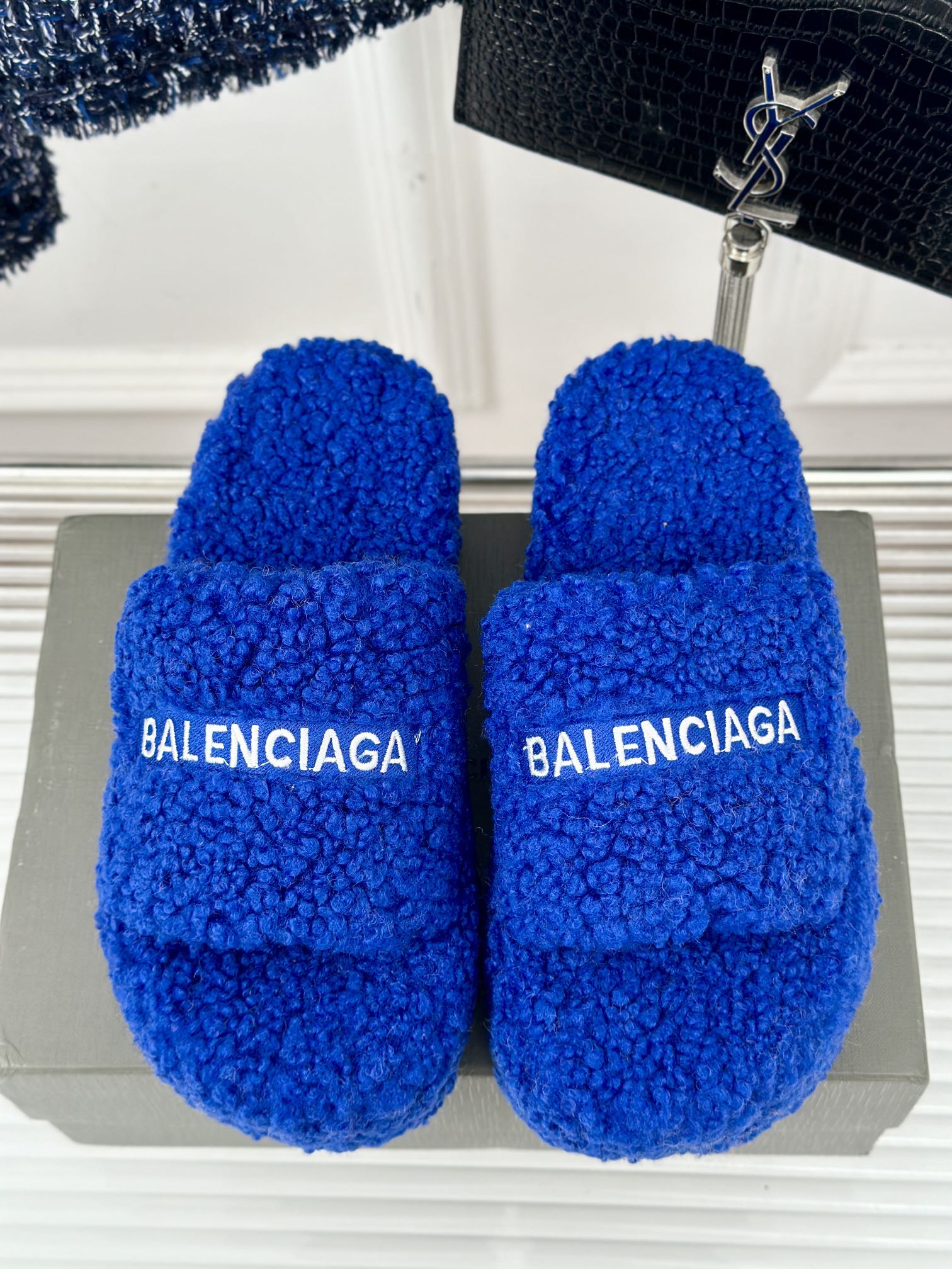 Balenciaga巴黎世家24S新品字母刺绣泰厚底迪毛毛拖鞋独家正确版本原版开发时尚圈内各大网红明星又