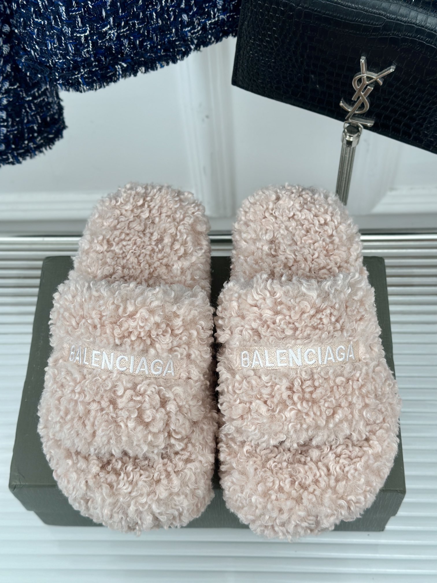 Balenciaga巴黎世家24S新品字母刺绣泰厚底迪毛毛拖鞋独家正确版本原版开发时尚圈内各大网红明星又