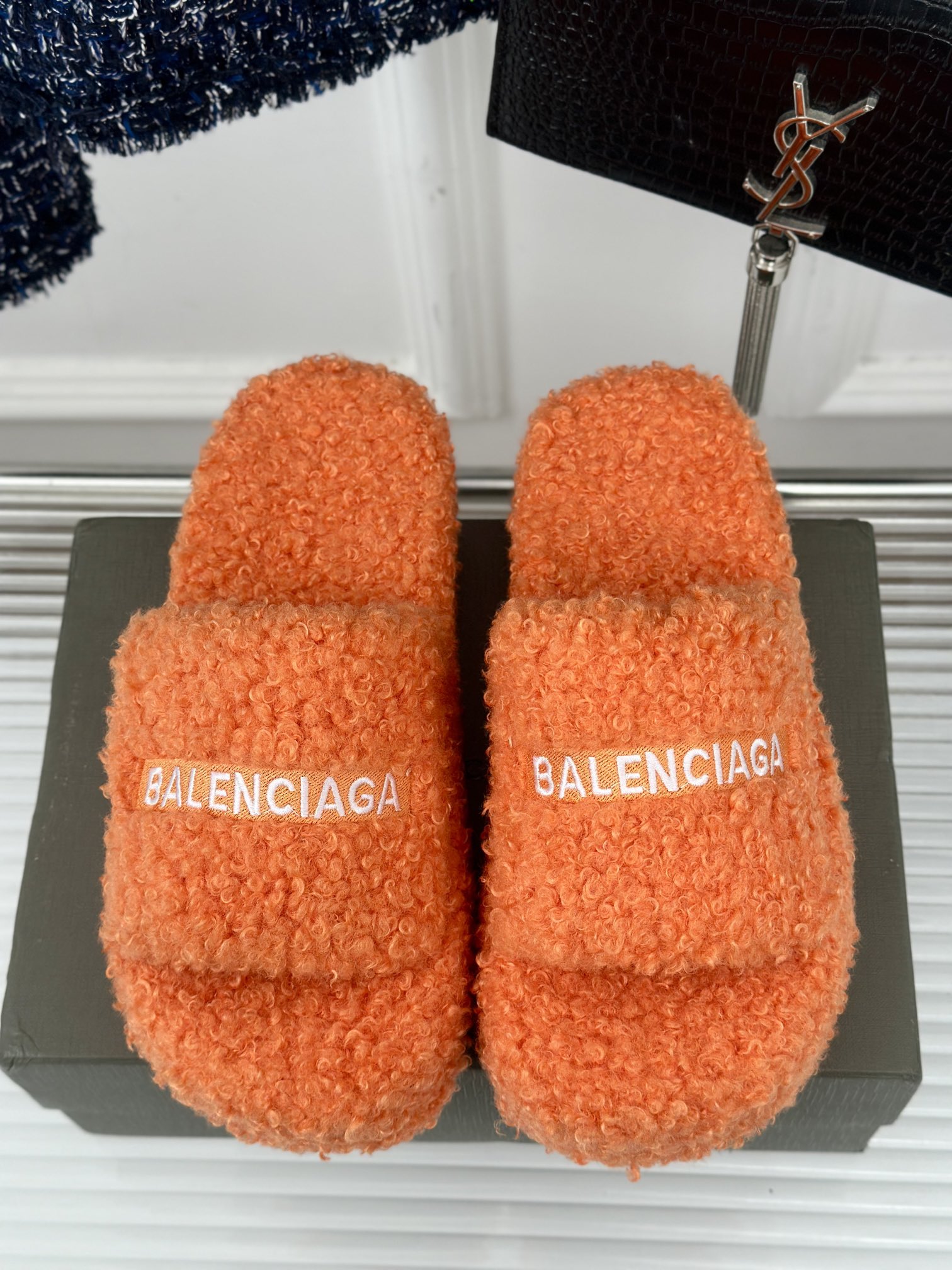 Balenciaga巴黎世家24S新品字母刺绣泰厚底迪毛毛拖鞋独家正确版本原版开发时尚圈内各大网红明星又